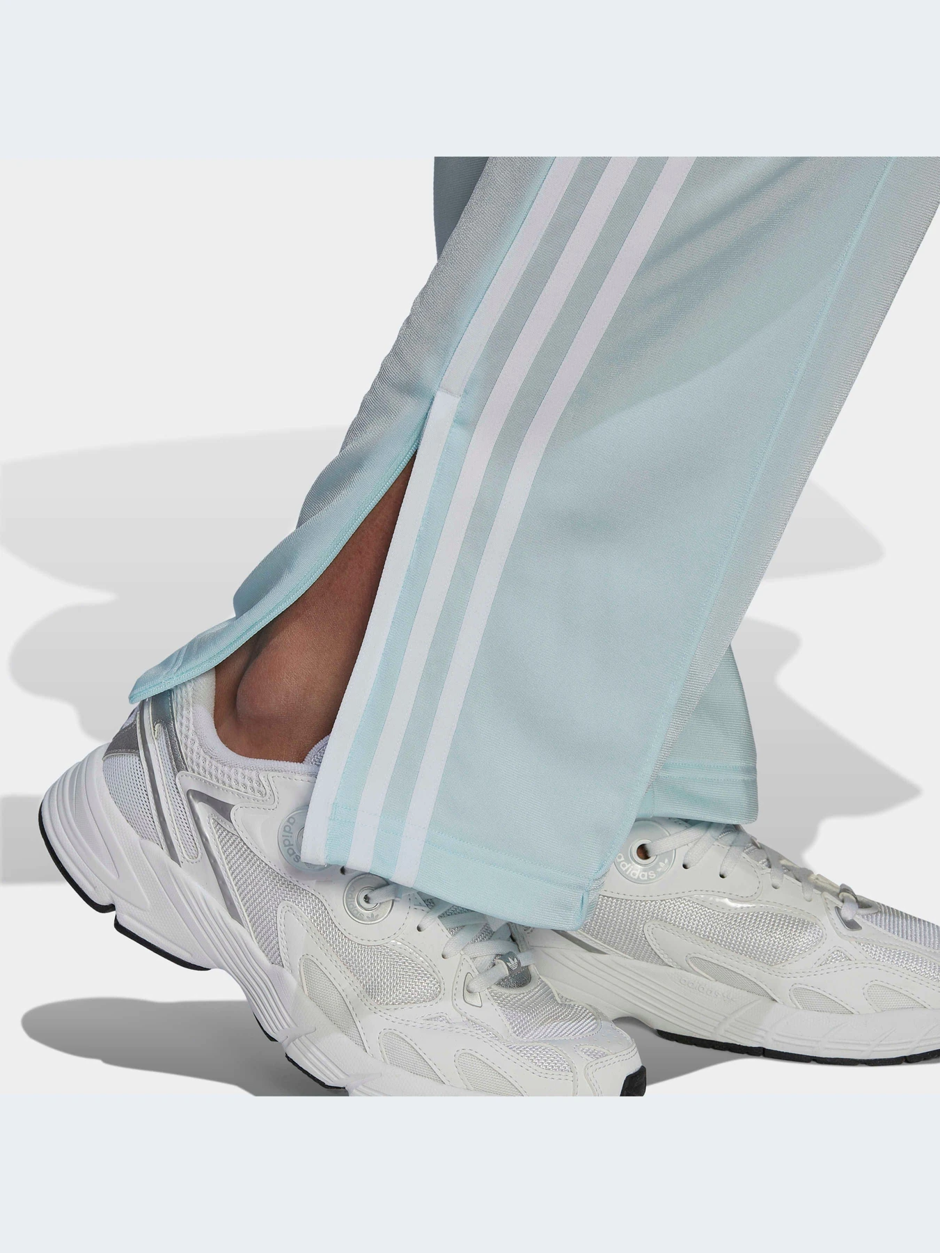 Брюки Adidas Adicolor модель HN5897-KZ Брюки Adidas Adicolor модель HN5897-KZ Фото