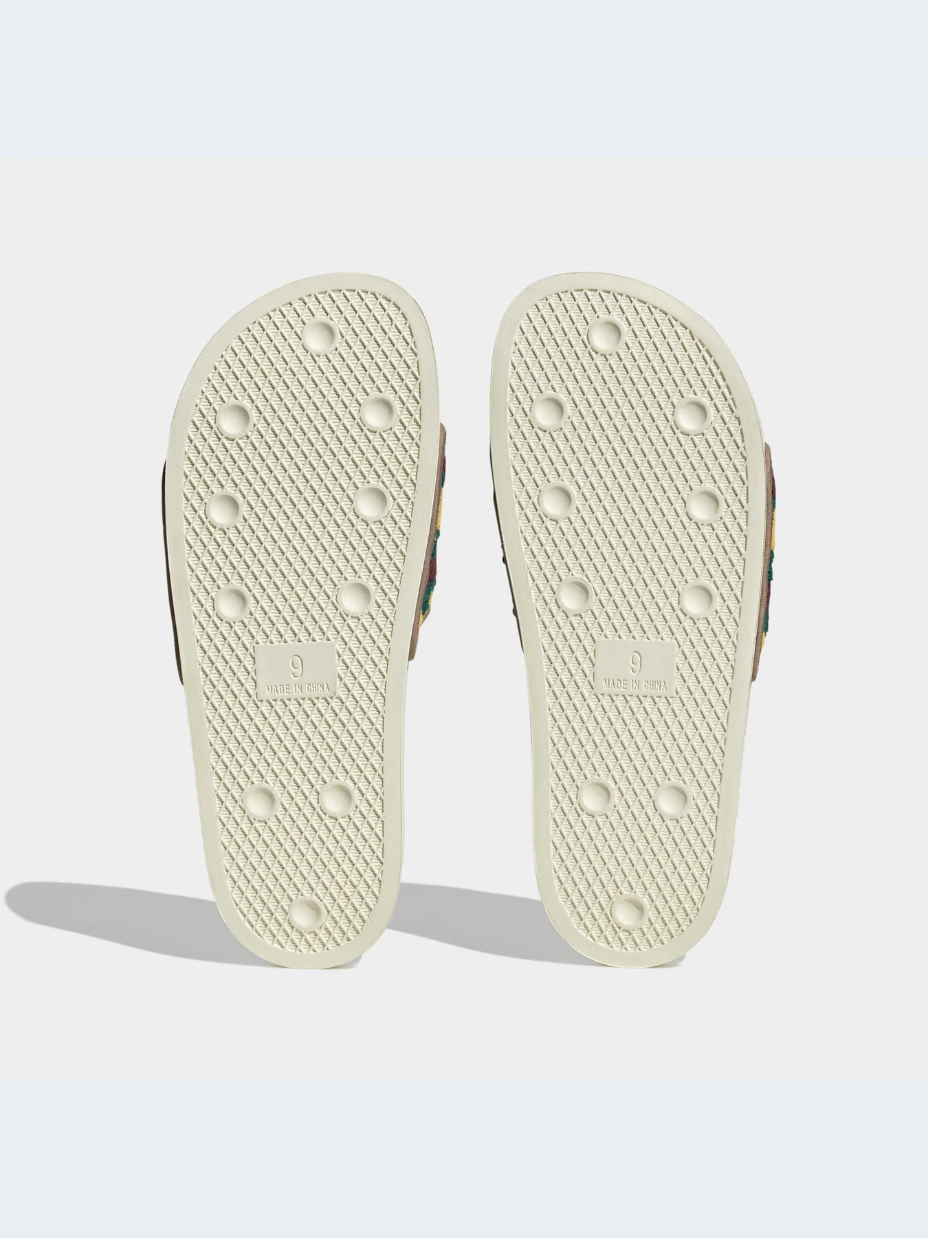 Шлёпанцы Adidas Adilette модель FZ6456-KZ Шлёпанцы Adidas Adilette модель FZ6456-KZ Фото