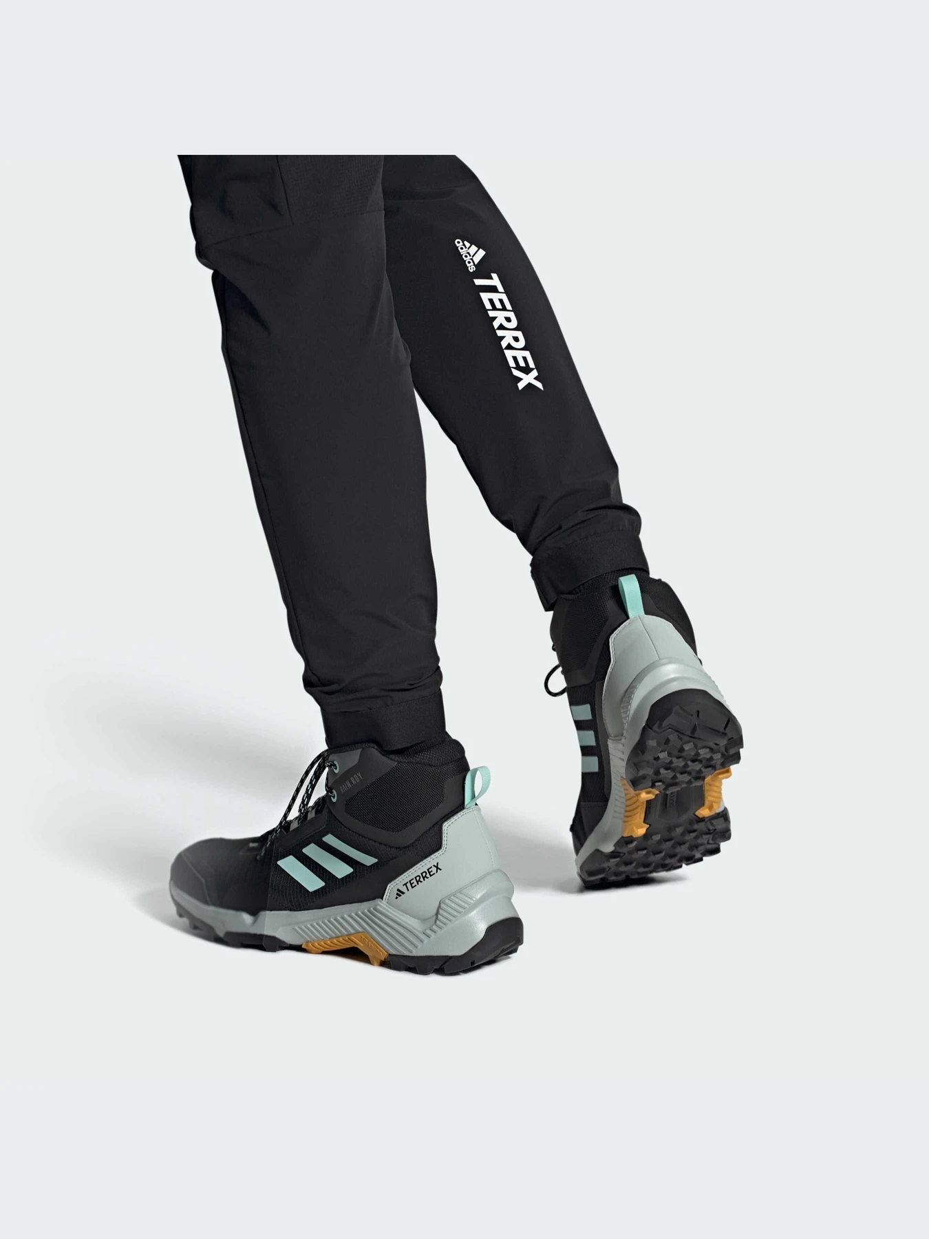 Ботинки и сапоги Adidas модель IF4912-KZ Ботинки и сапоги Adidas модель IF4912-KZ Фото