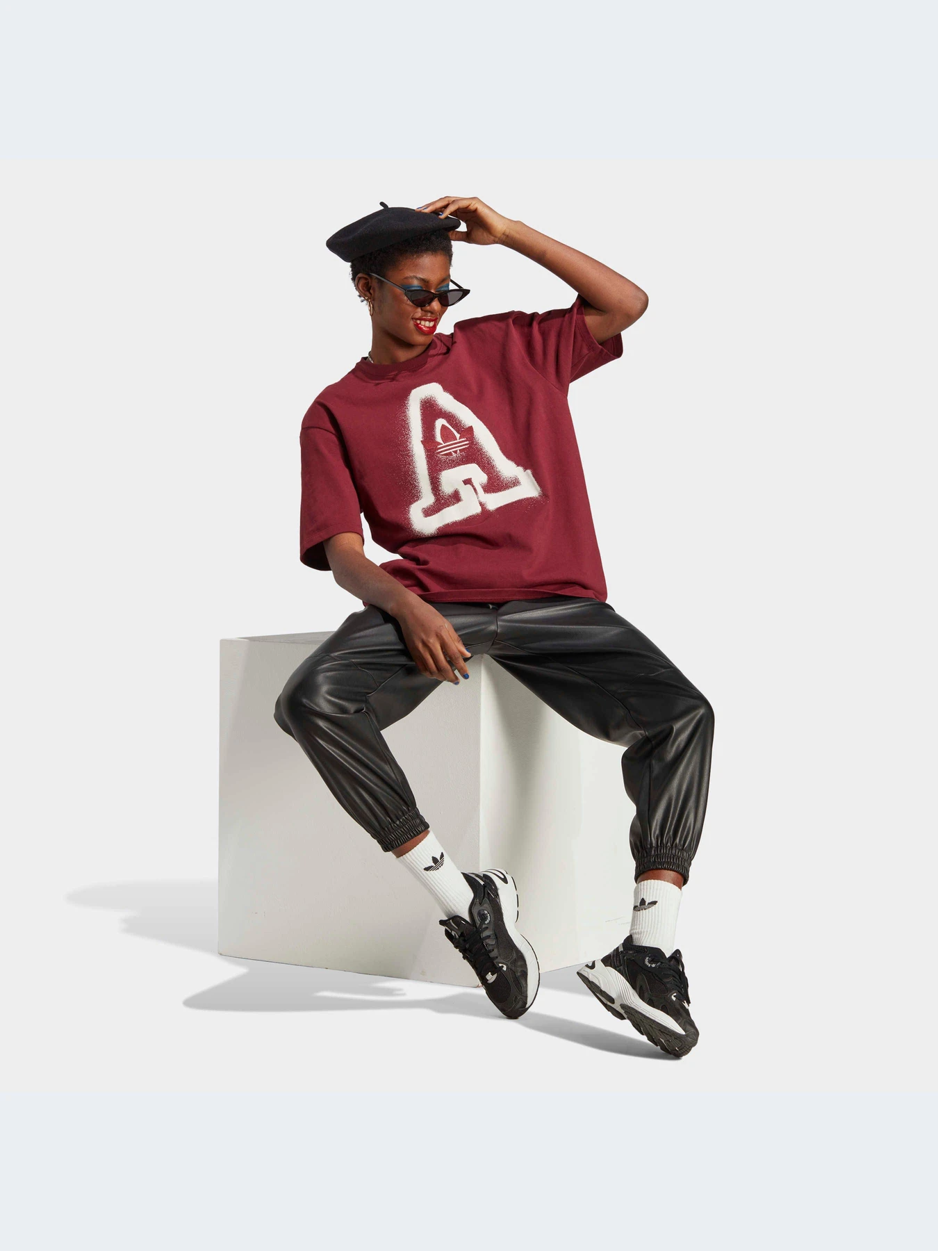 Футболки и поло Adidas Graphics модель IC5245-KZ Футболки и поло Adidas Graphics модель IC5245-KZ Фото