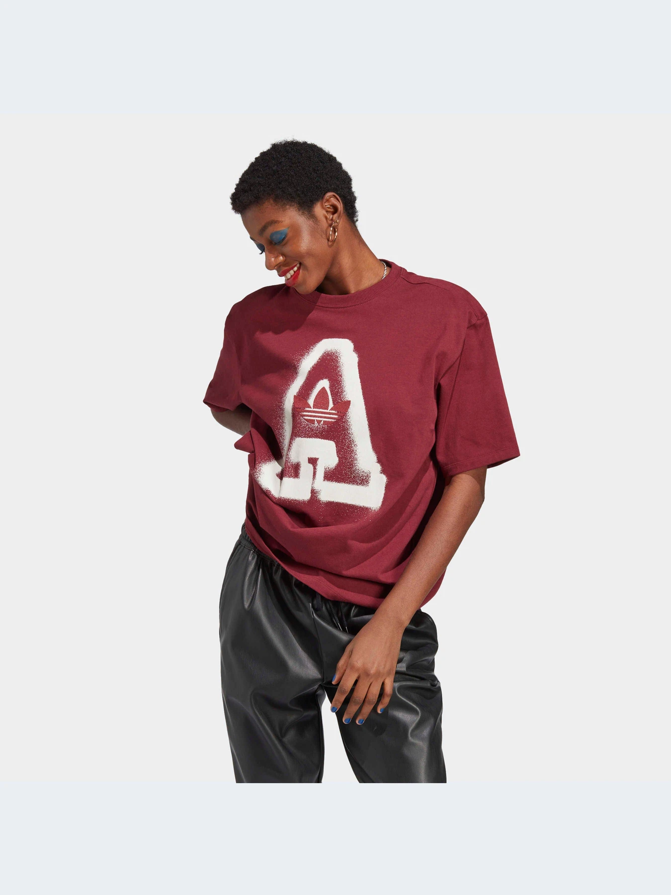 Футболки и поло Adidas Graphics модель IC5245-KZ Футболки и поло Adidas Graphics модель IC5245-KZ Фото