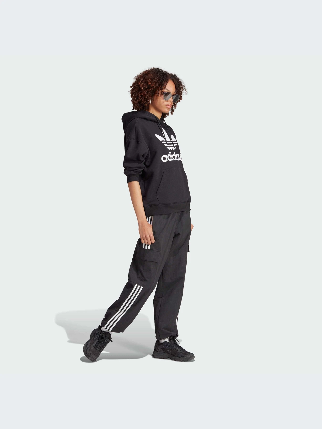 Худи и свитшоты Adidas Adicolor модель IK4058-KZ Худи и свитшоты Adidas Adicolor модель IK4058-KZ Фото