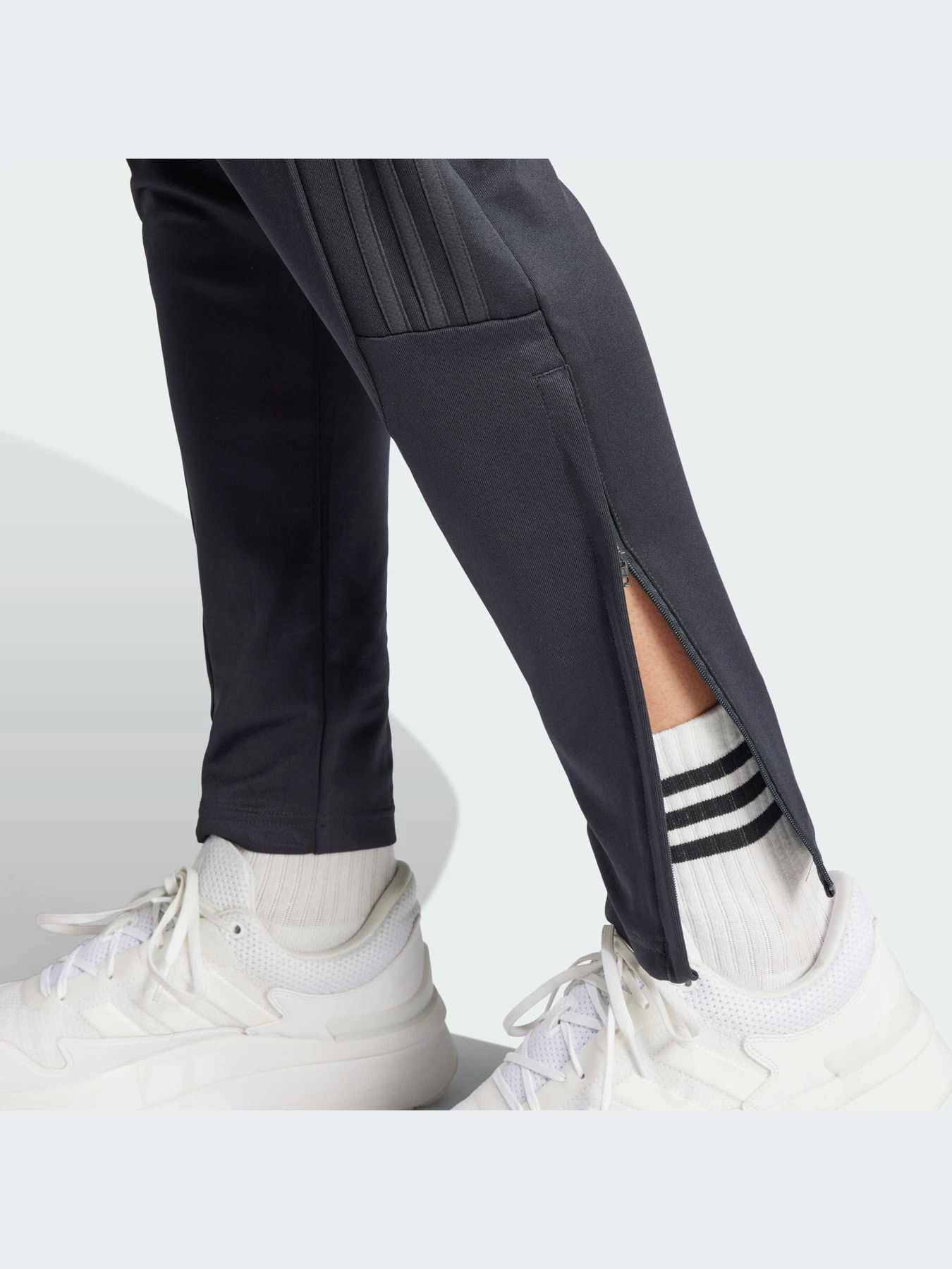 Брюки Adidas Tiro модель IA3065-KZ Брюки Adidas Tiro модель IA3065-KZ Фото