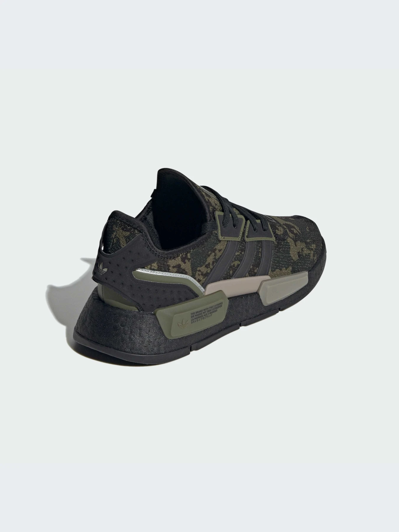 Кроссовки Adidas NMD модель IG5782-KZ Кроссовки Adidas NMD модель IG5782-KZ Фото