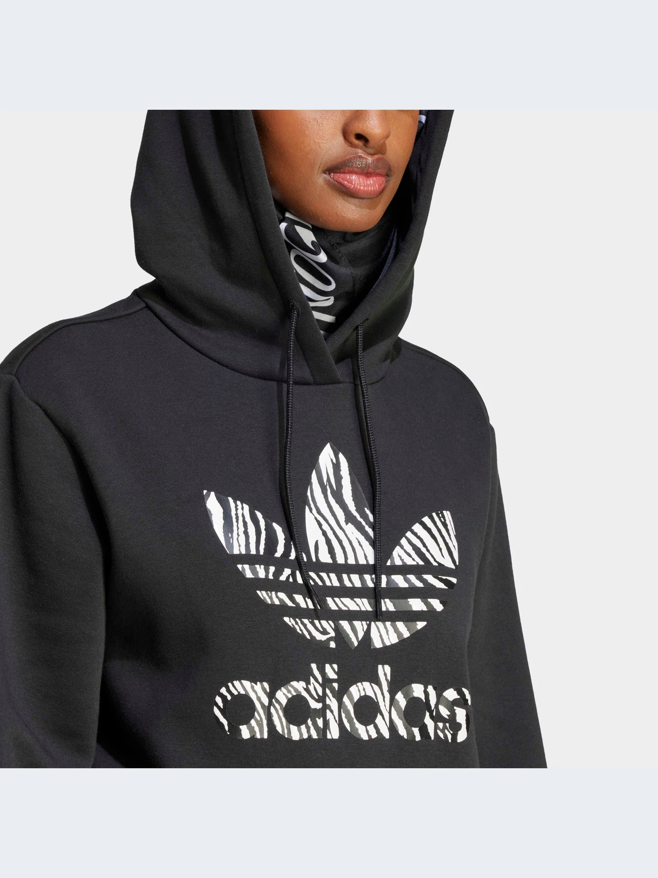 Худи и свитшоты Adidas Graphics модель II0905-KZ Худи и свитшоты Adidas Graphics модель II0905-KZ Фото