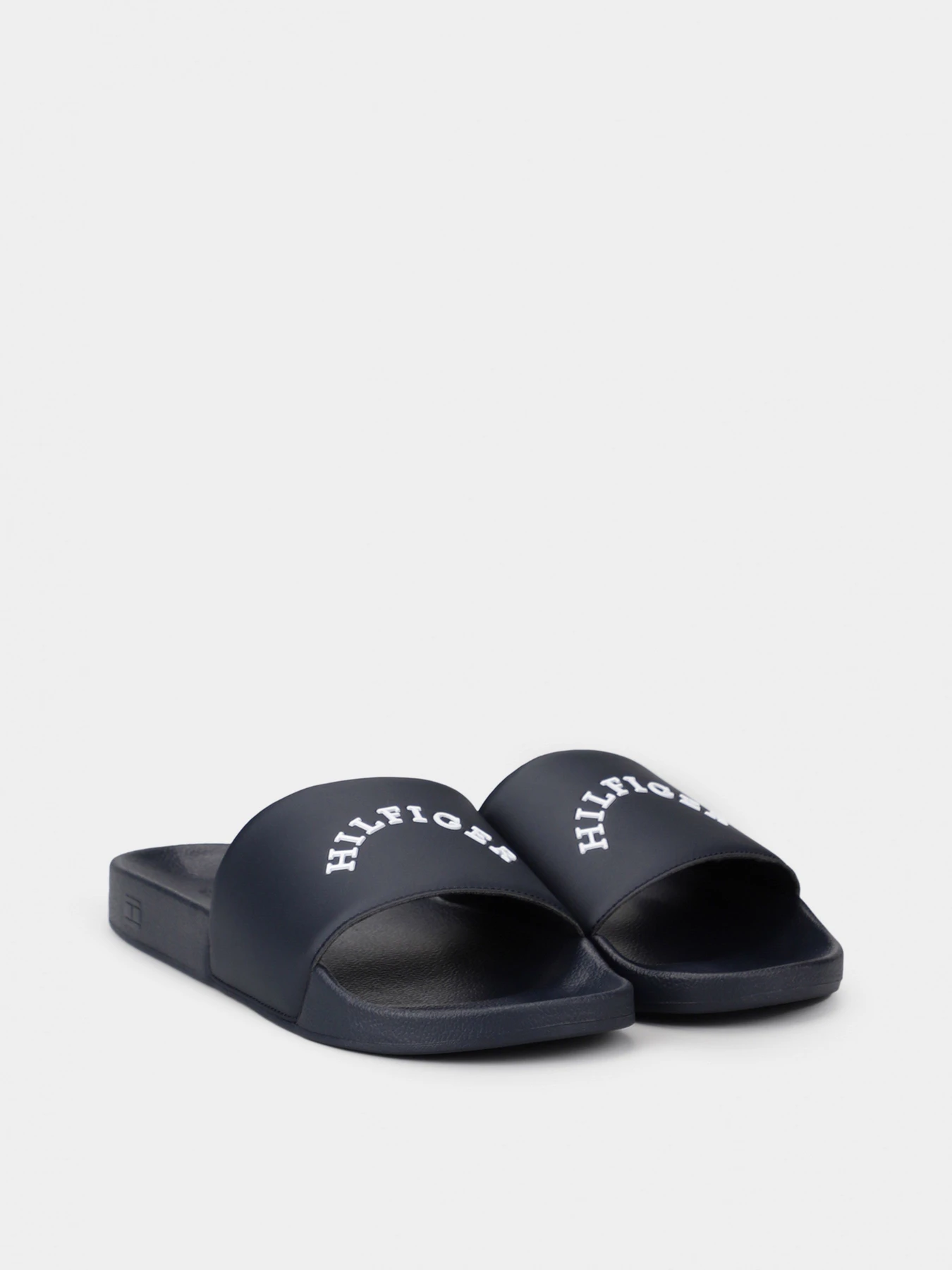 Шлёпанцы Tommy Hilfiger модель FM0FM04912-DW5 Шлёпанцы Tommy Hilfiger модель FM0FM04912-DW5 Фото