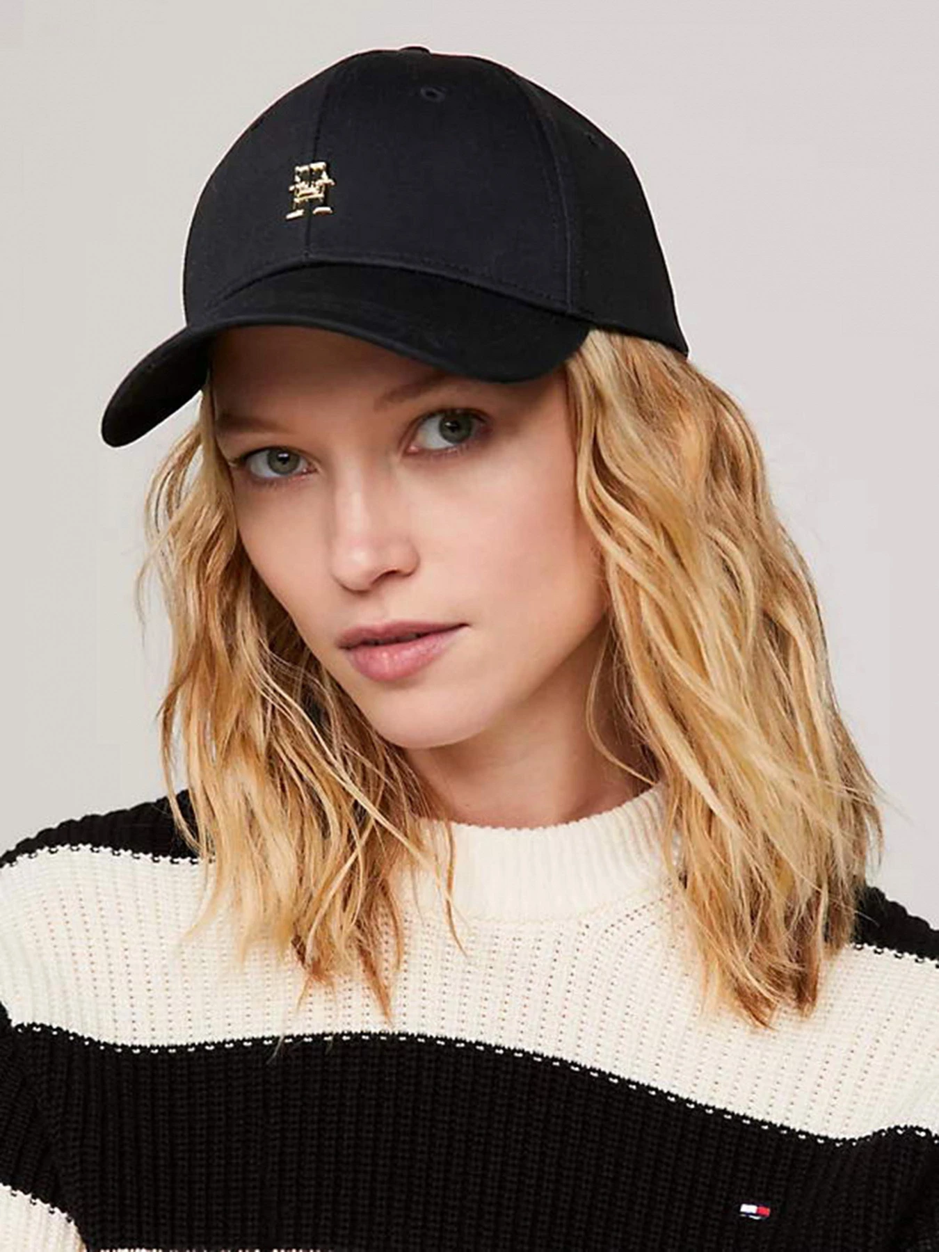 Шапки и кепки Tommy Hilfiger модель AW0AW15772-BDS Шапки и кепки Tommy Hilfiger модель AW0AW15772-BDS Фото