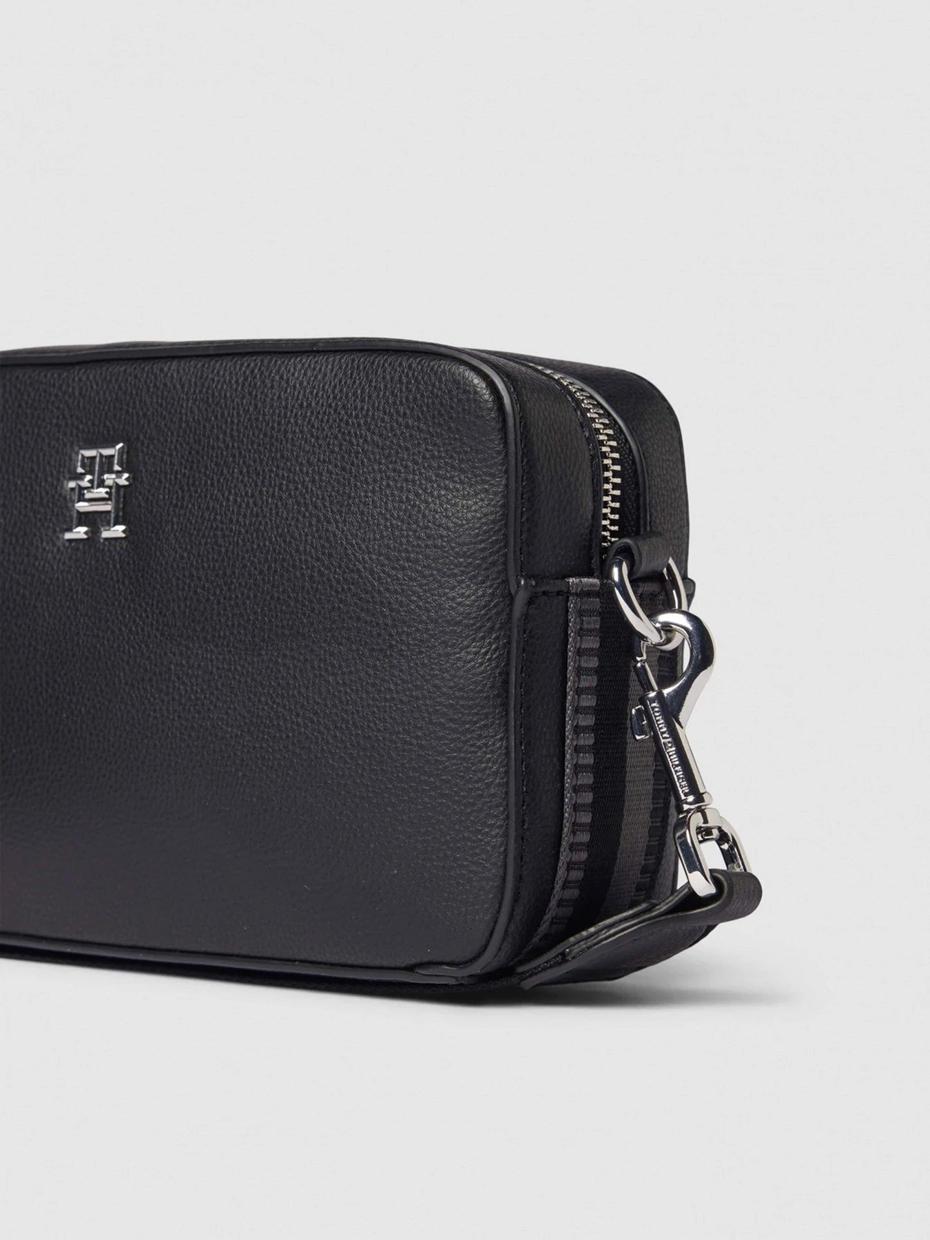 Сумки Tommy Hilfiger модель AW0AW15724-BDS Фото