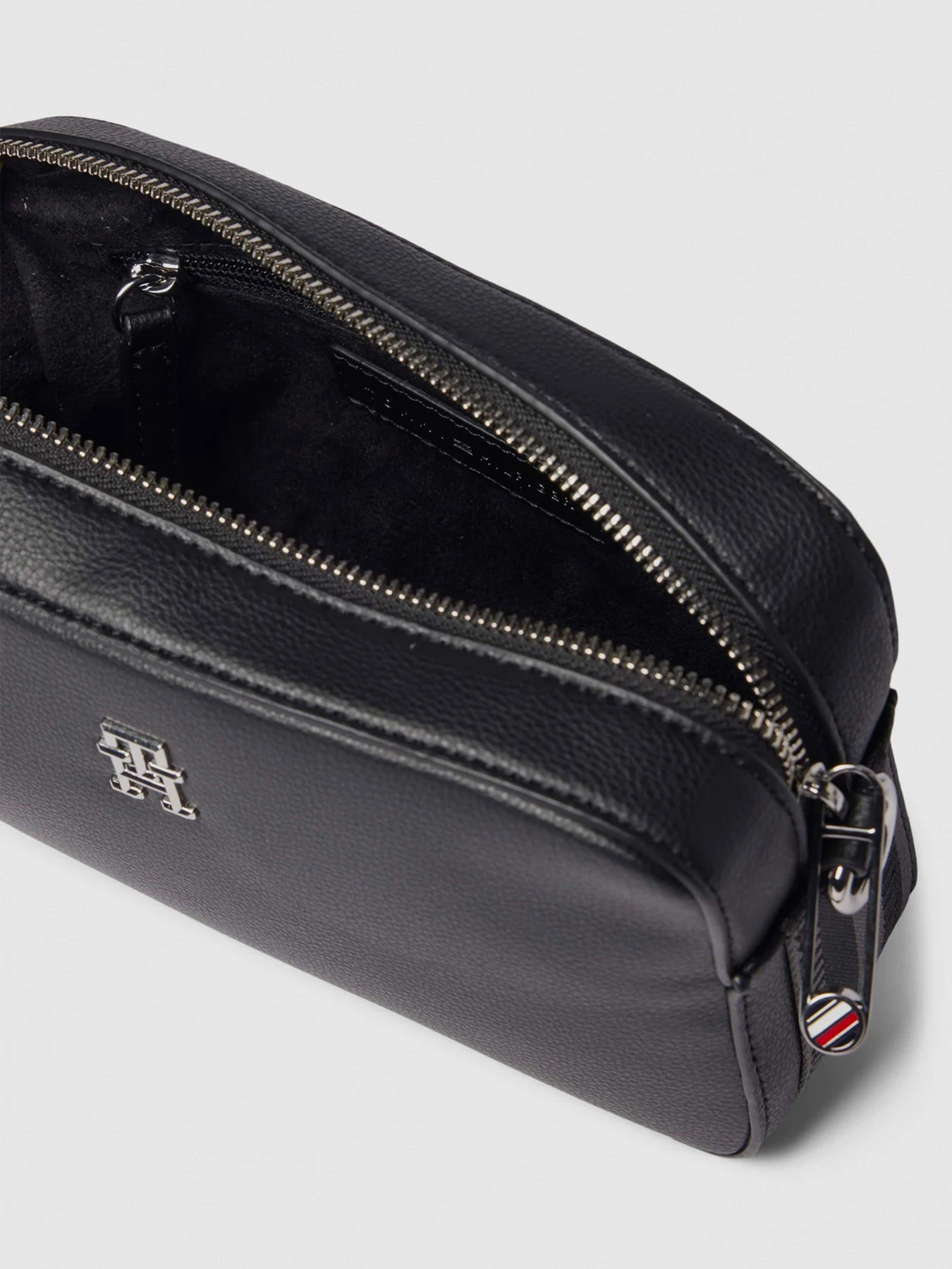 Сумки Tommy Hilfiger модель AW0AW15724-BDS Фото
