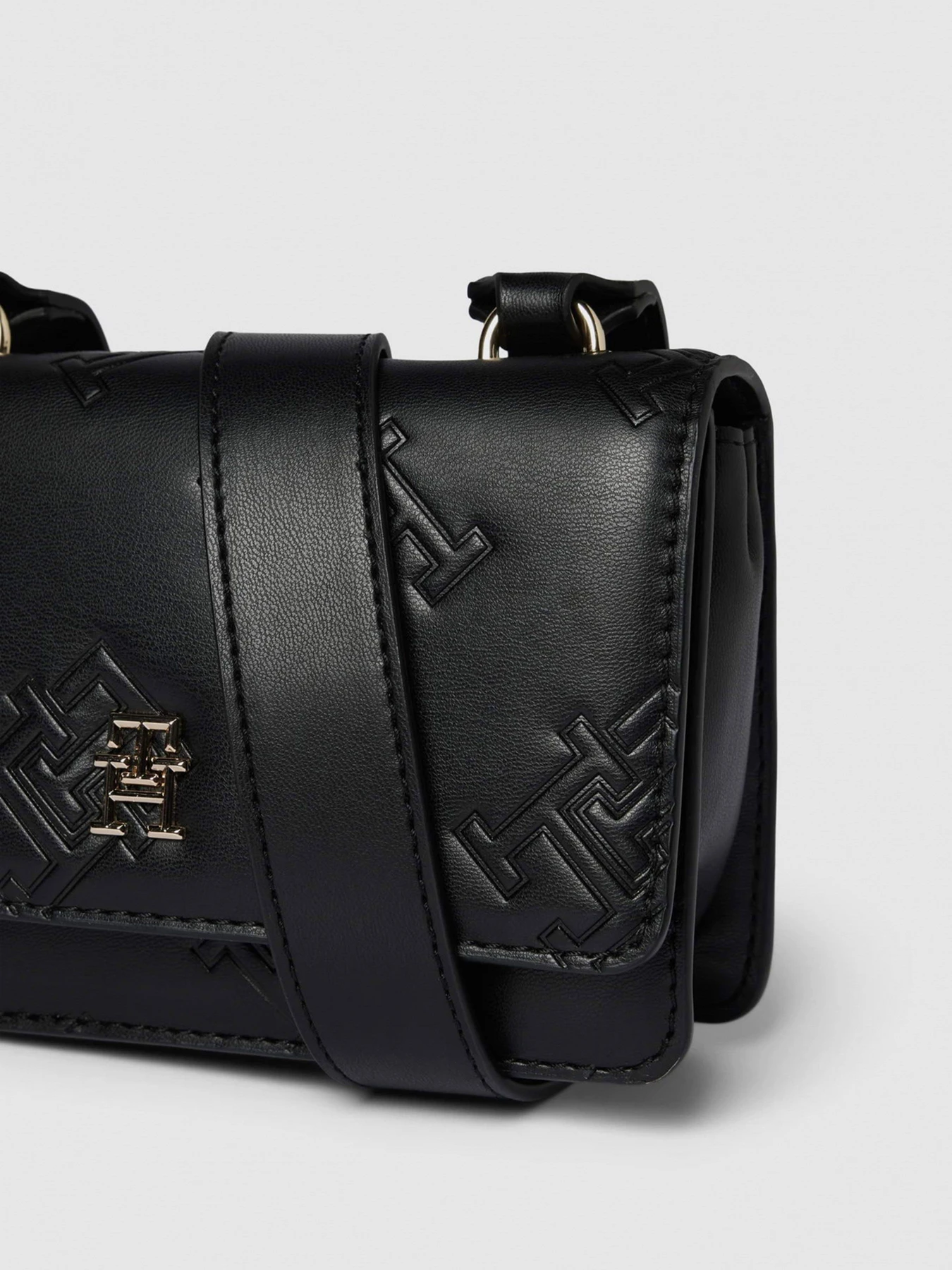 Сумки Tommy Hilfiger модель AW0AW15727-BDS Фото
