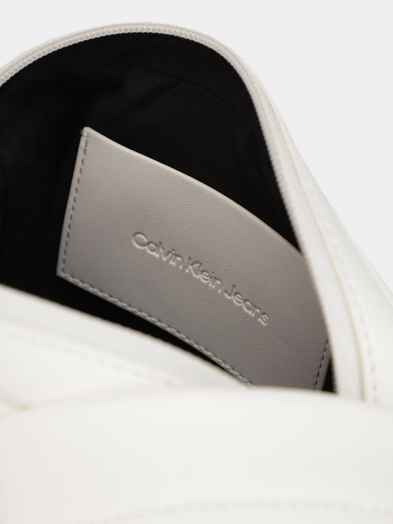 Сумки Calvin Klein модель K60K611468-YAF Сумки Calvin Klein модель K60K611468-YAF Фото