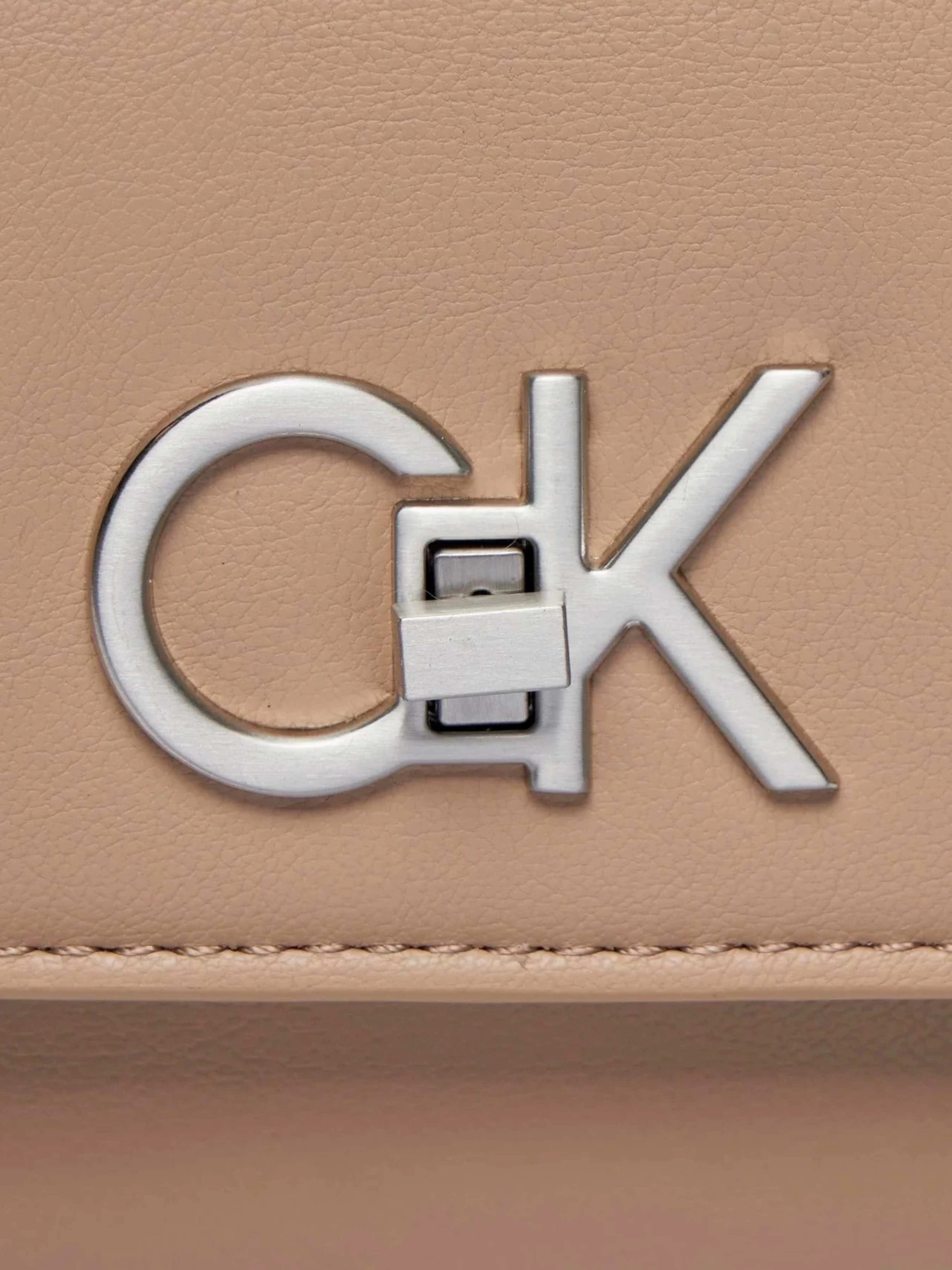 Сумки Calvin Klein модель K60K611083-PFA Сумки Calvin Klein модель K60K611083-PFA Фото