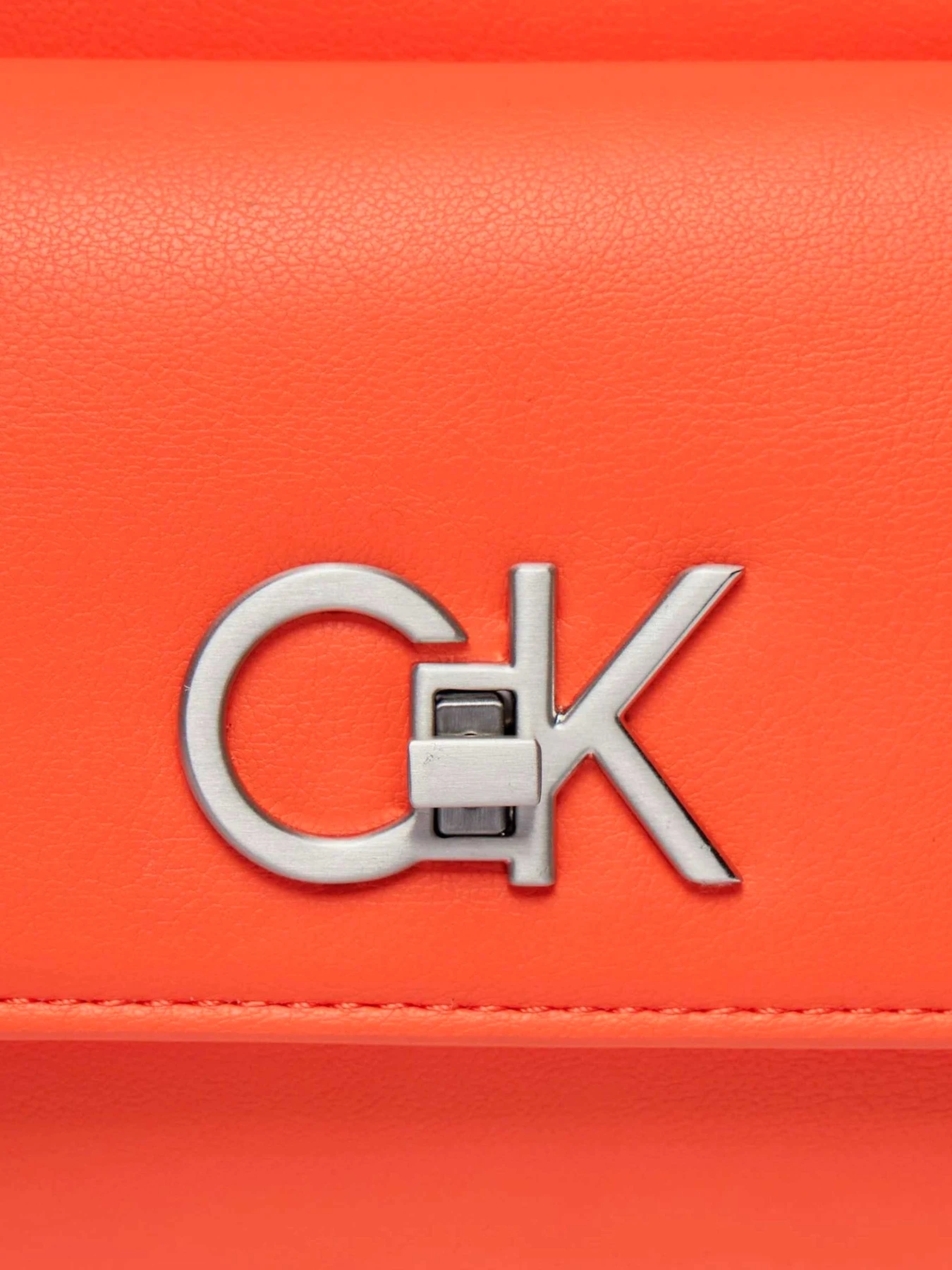 Сумки Calvin Klein модель K60K611083-SA3 Сумки Calvin Klein модель K60K611083-SA3 Фото