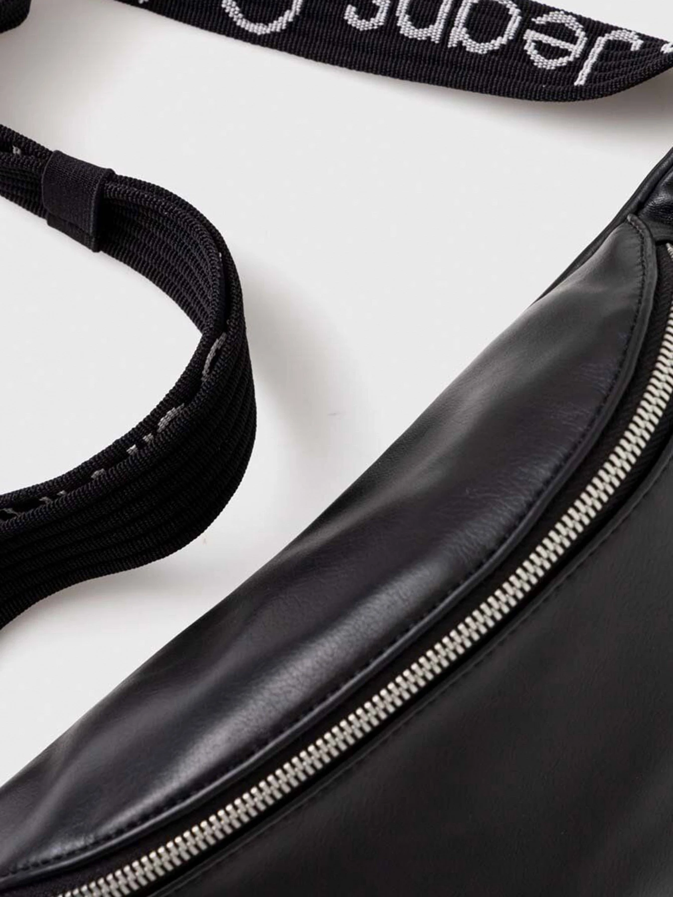 Сумки Calvin Klein модель K50K511491-BEH Фото