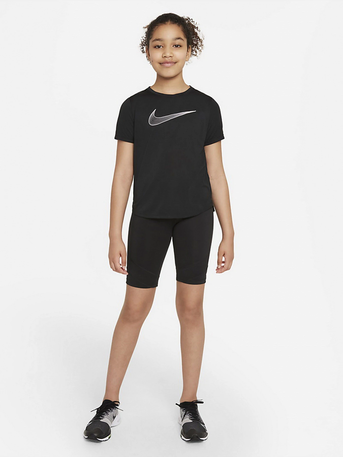Футболки и поло NIKE модель DD7639-010 Футболки и поло NIKE модель DD7639-010 Фото