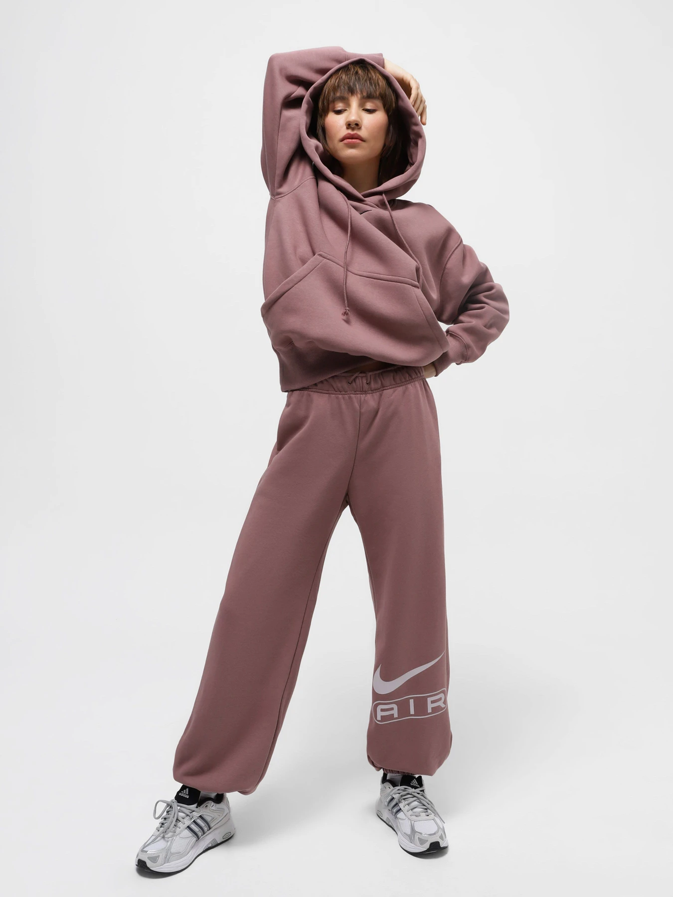 Брюки NIKE модель FN1902-208 Брюки NIKE модель FN1902-208 Фото