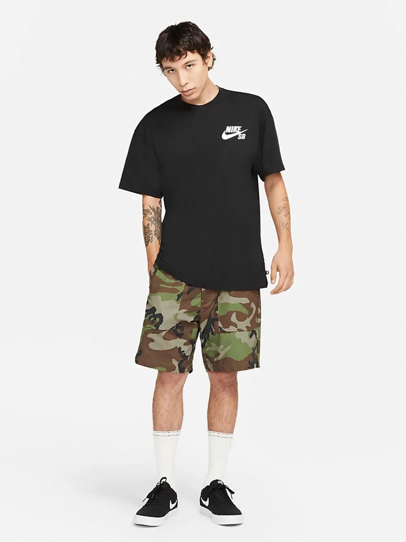 Футболки и поло NIKE модель DC7817-010 Футболки и поло NIKE модель DC7817-010 Фото
