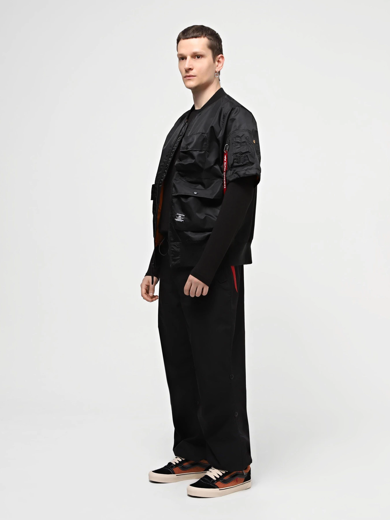 Куртки и дубленки Alpha Industries модель UJL54000C1_001 Куртки и дубленки Alpha Industries модель UJL54000C1_001 Фото