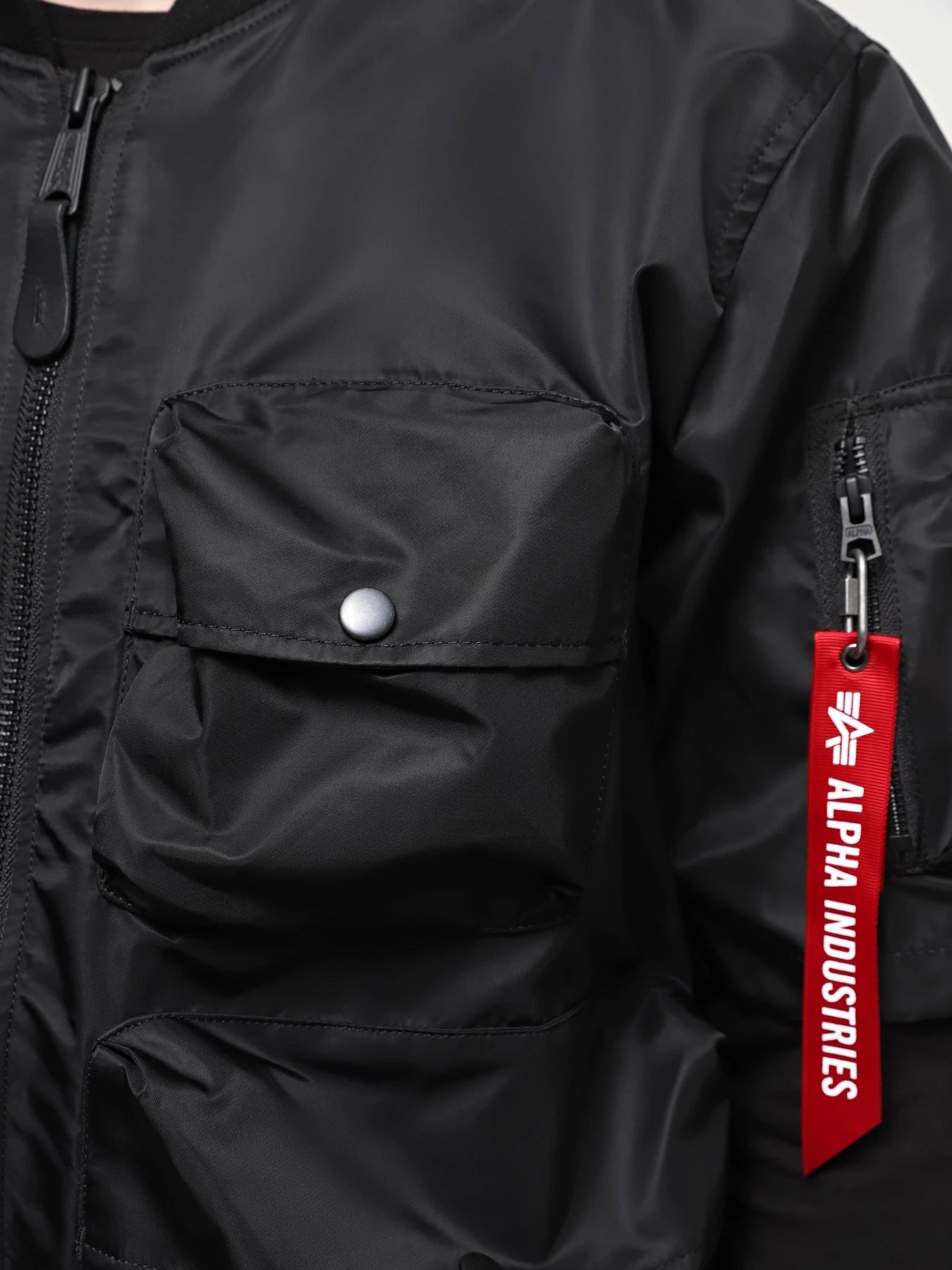 Куртки и дубленки Alpha Industries модель UJL54000C1_001 Куртки и дубленки Alpha Industries модель UJL54000C1_001 Фото