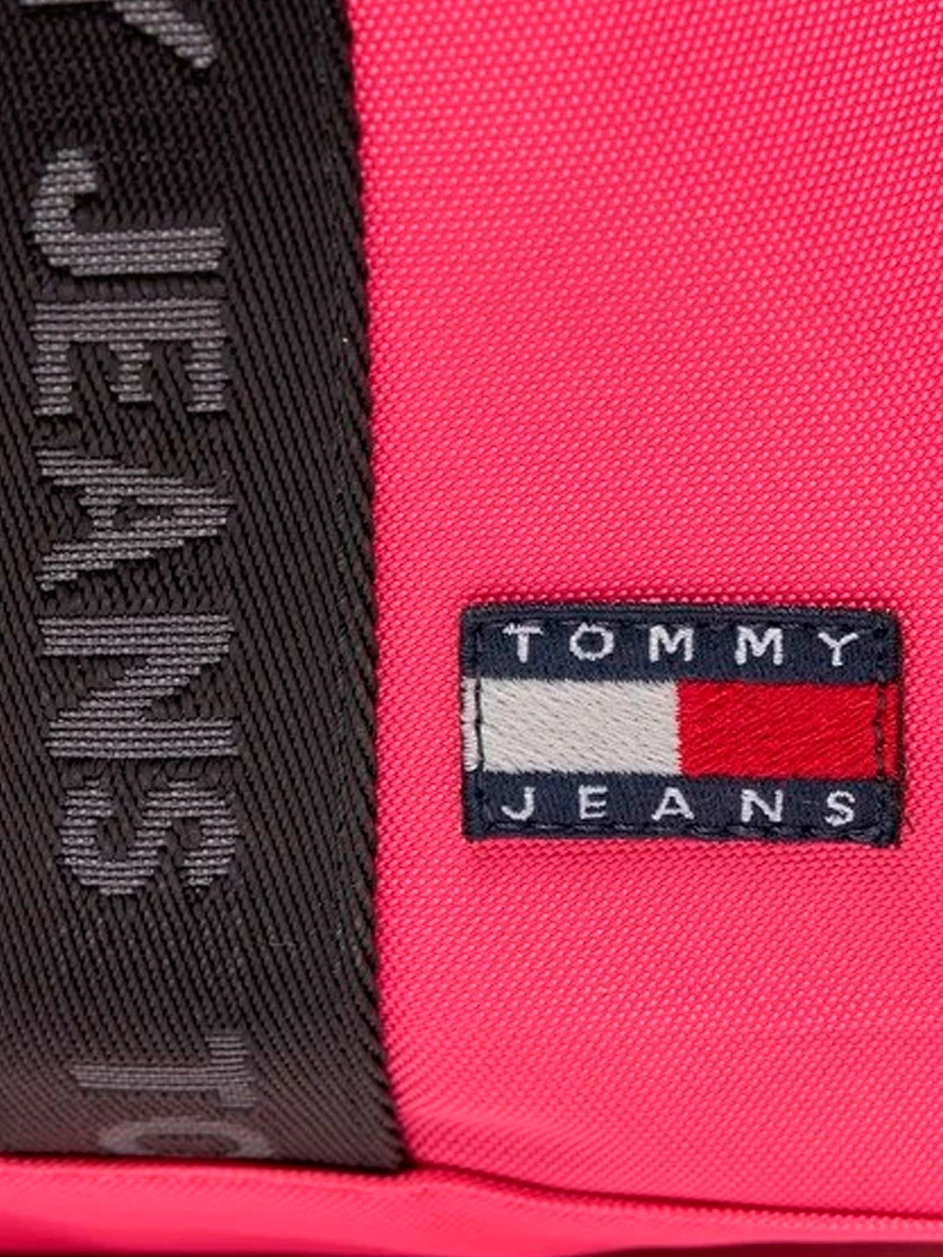 Сумки Tommy Hilfiger модель AW0AW15819-THW Сумки Tommy Hilfiger модель AW0AW15819-THW Фото
