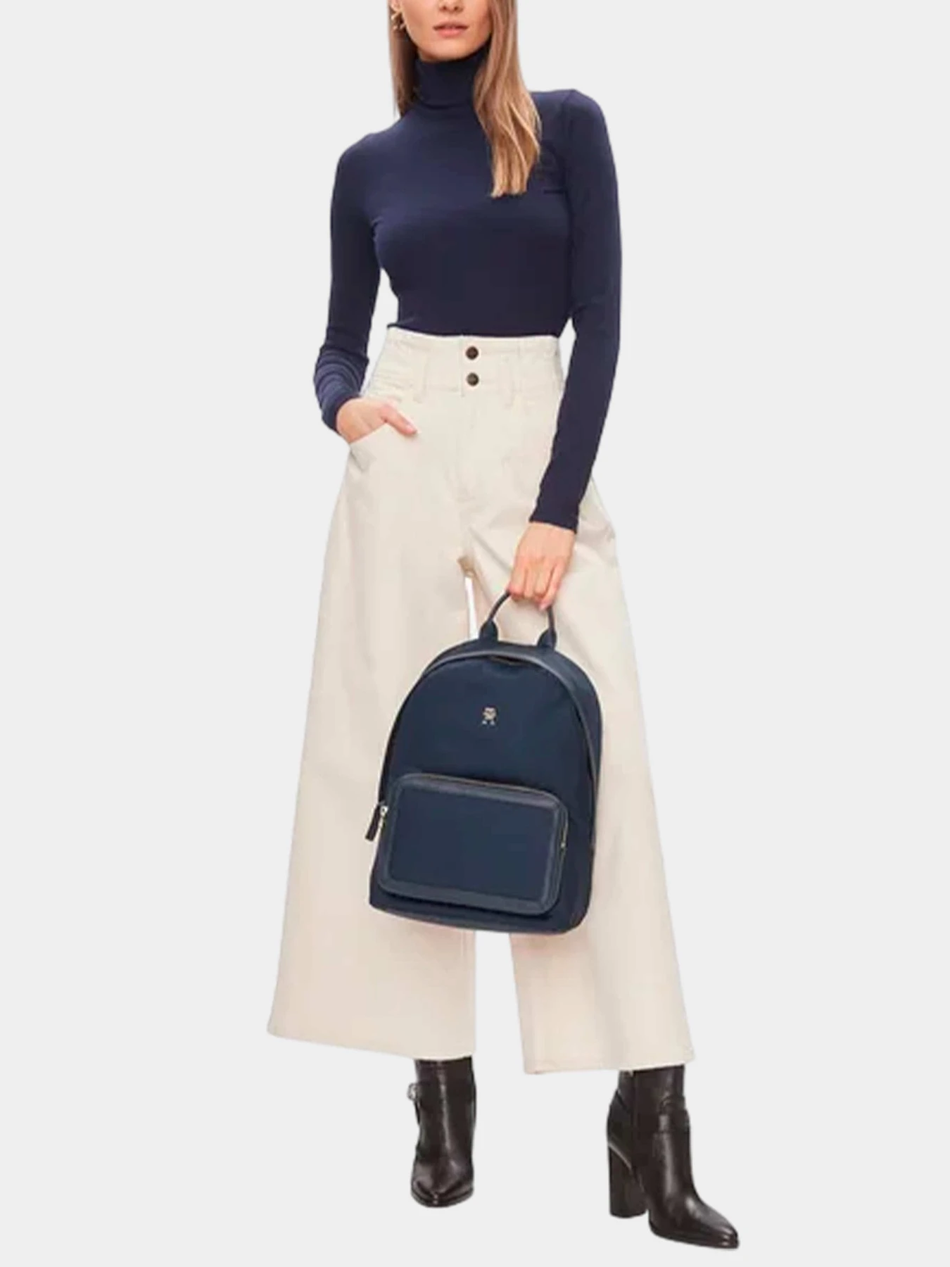 Рюкзаки Tommy Hilfiger модель AW0AW15718-DW6 Рюкзаки Tommy Hilfiger модель AW0AW15718-DW6 Фото