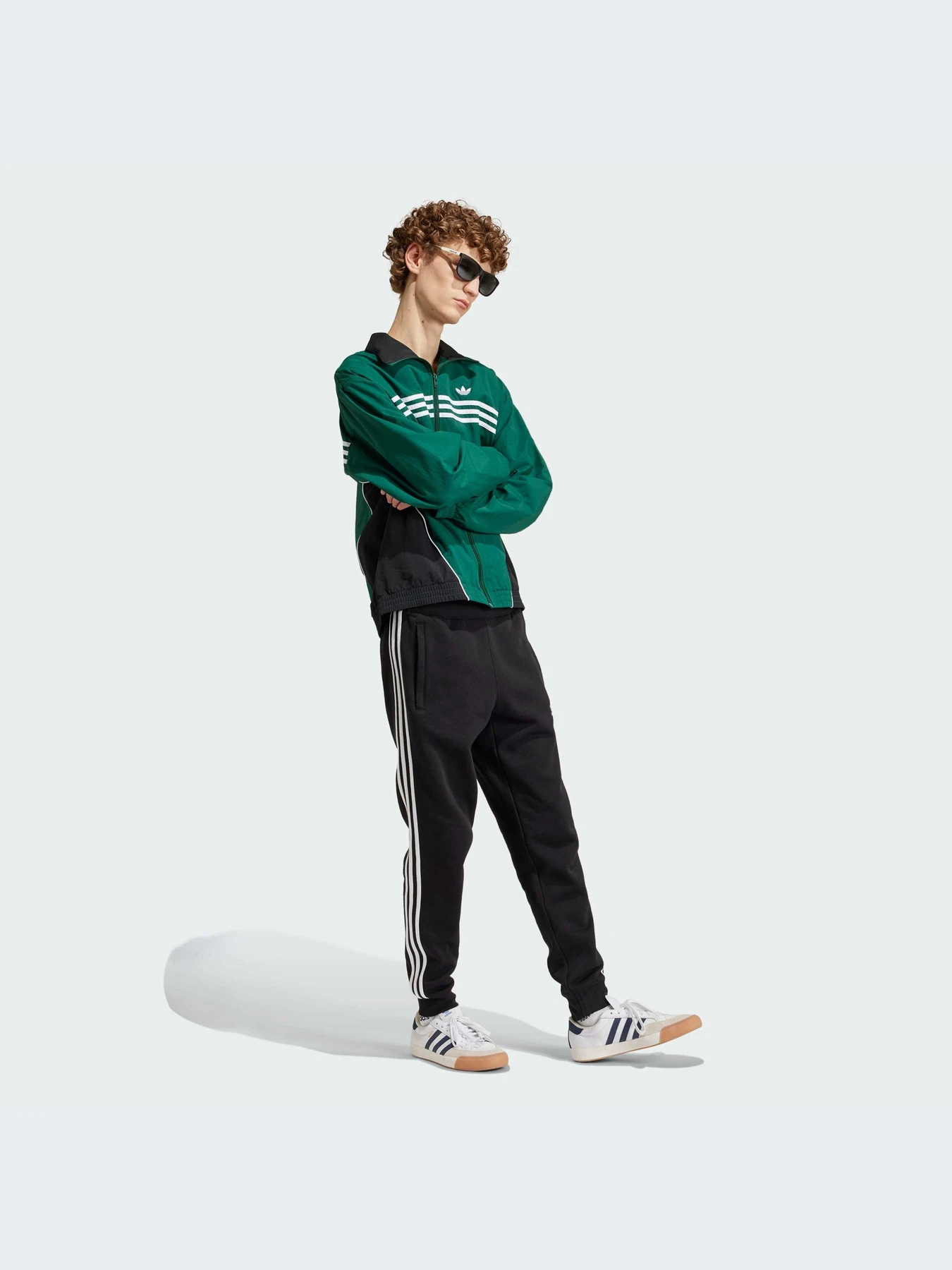 Куртки и дубленки Adidas Graphics модель IS0195-KZ Куртки и дубленки Adidas Graphics модель IS0195-KZ Фото