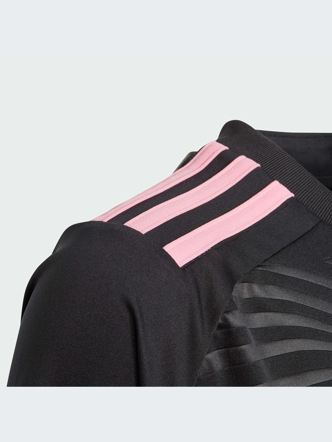 Футболки и поло Adidas модель JE9740-KZ Футболки и поло Adidas модель JE9740-KZ Фото
