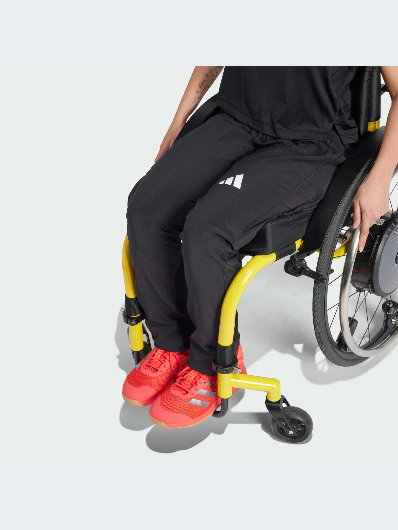 Брюки Adidas Clima модель IN2461-KZ Брюки Adidas Clima модель IN2461-KZ Фото