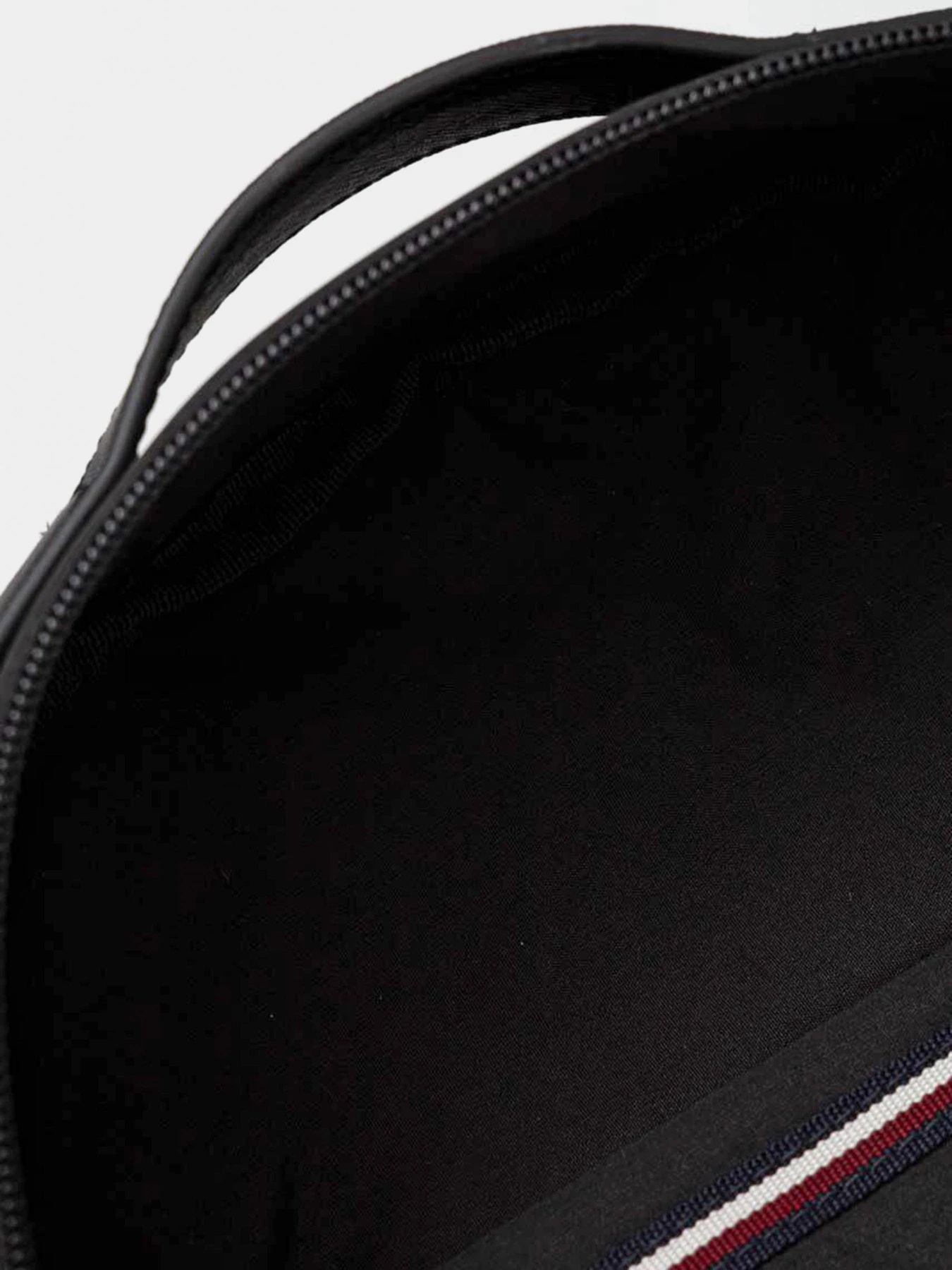 Рюкзаки Tommy Hilfiger модель AM0AM11835-BDS Рюкзаки Tommy Hilfiger модель AM0AM11835-BDS Фото