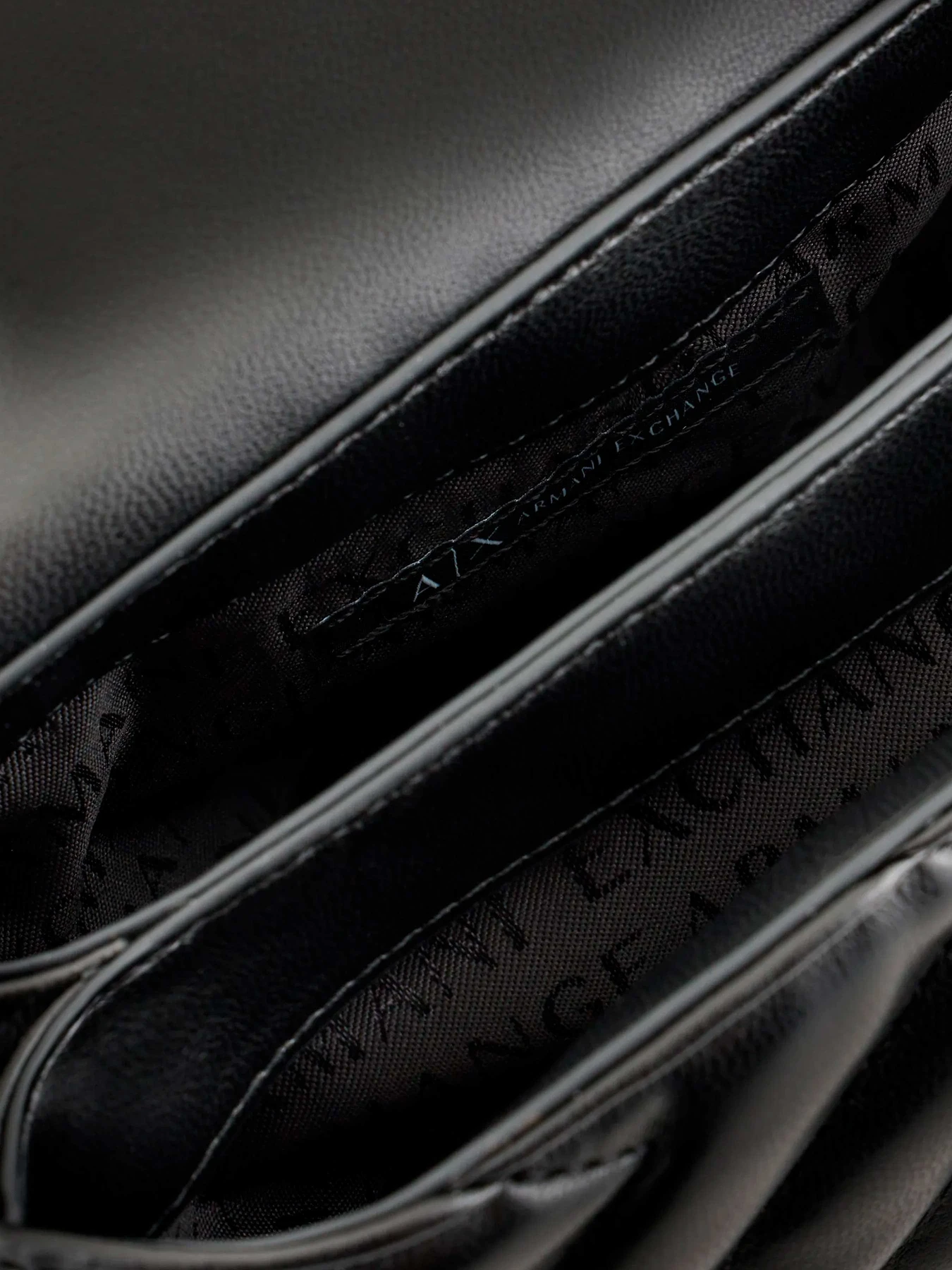 Сумки Armani Exchange модель 948587-4R742-00020 Фото