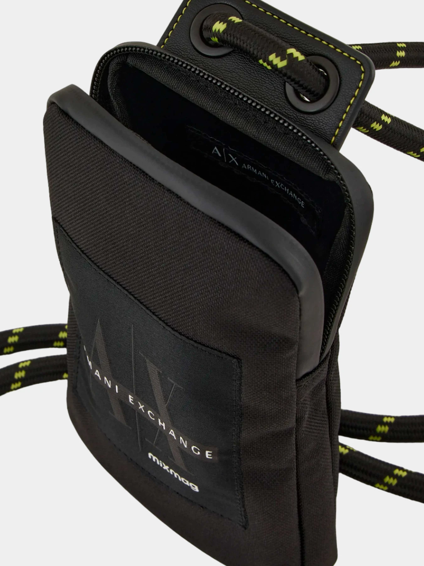 Аксессуары для смартфонов Armani Exchange модель 958528-4R838-00020 Аксессуары для смартфонов Armani Exchange модель 958528-4R838-00020 Фото