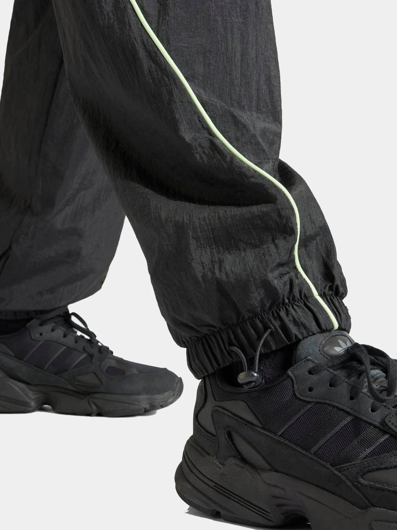 Брюки Adidas модель IT9698 Брюки Adidas модель IT9698 Фото