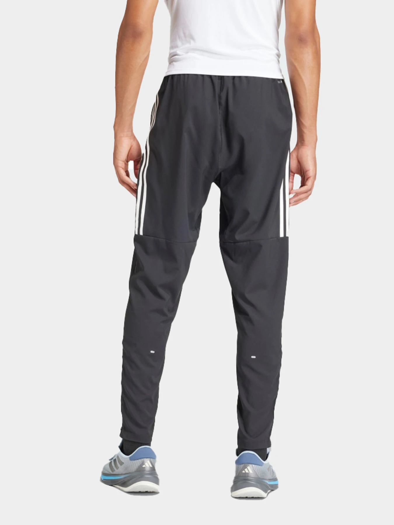 Брюки Adidas модель IK4982 Брюки Adidas модель IK4982 Фото
