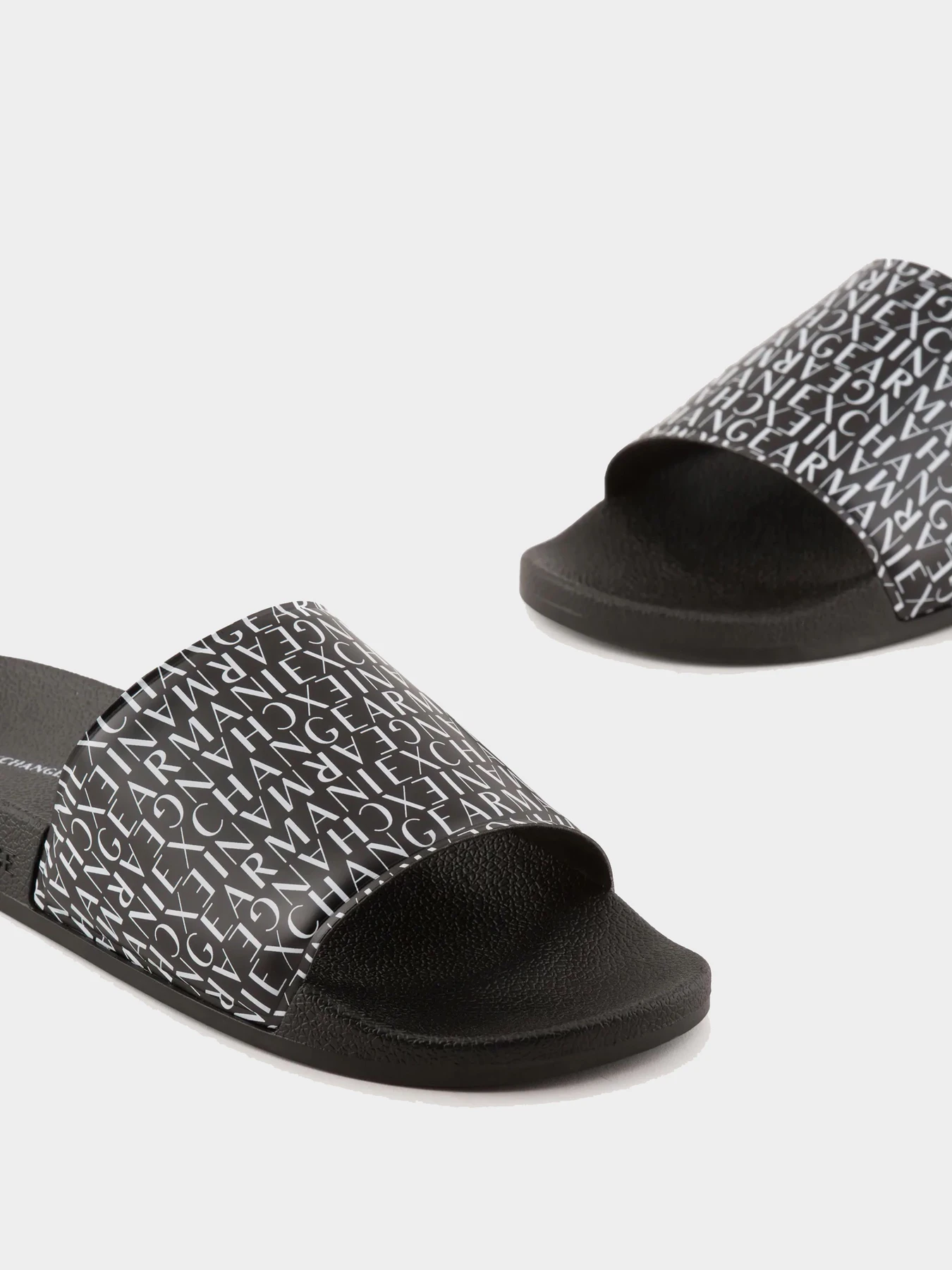 Шлёпанцы Armani Exchange модель XUP004-XV679-S526 Фото