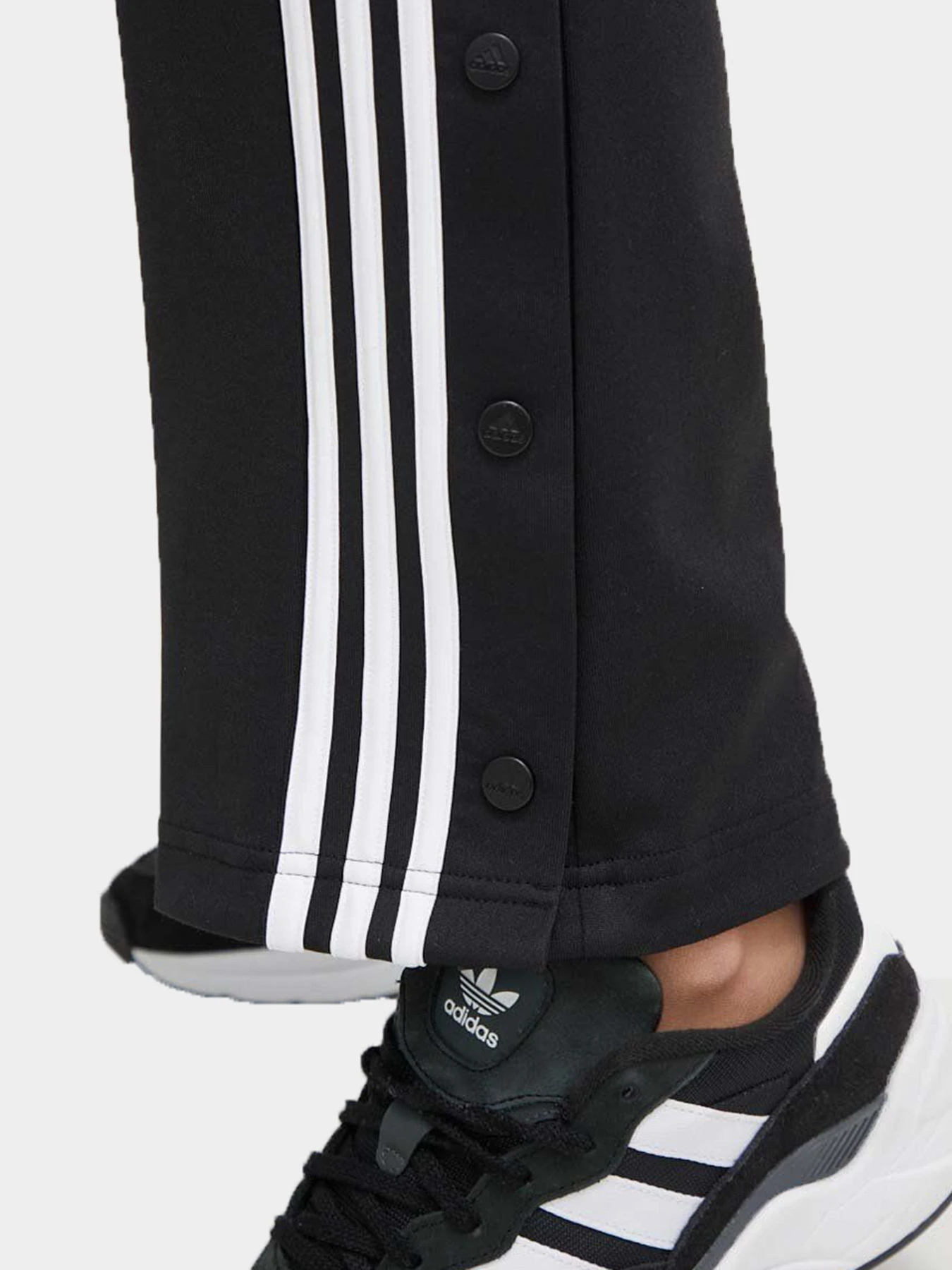 Брюки Adidas модель IN1833 Брюки Adidas модель IN1833 Фото