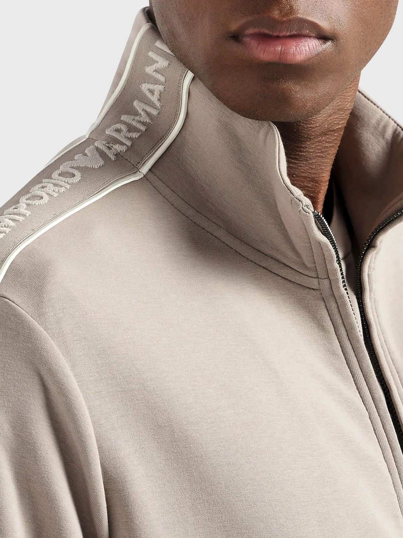 Худи и свитшоты Emporio Armani модель 3D1M69-1JHSZ-0650 Худи и свитшоты Emporio Armani модель 3D1M69-1JHSZ-0650 Фото