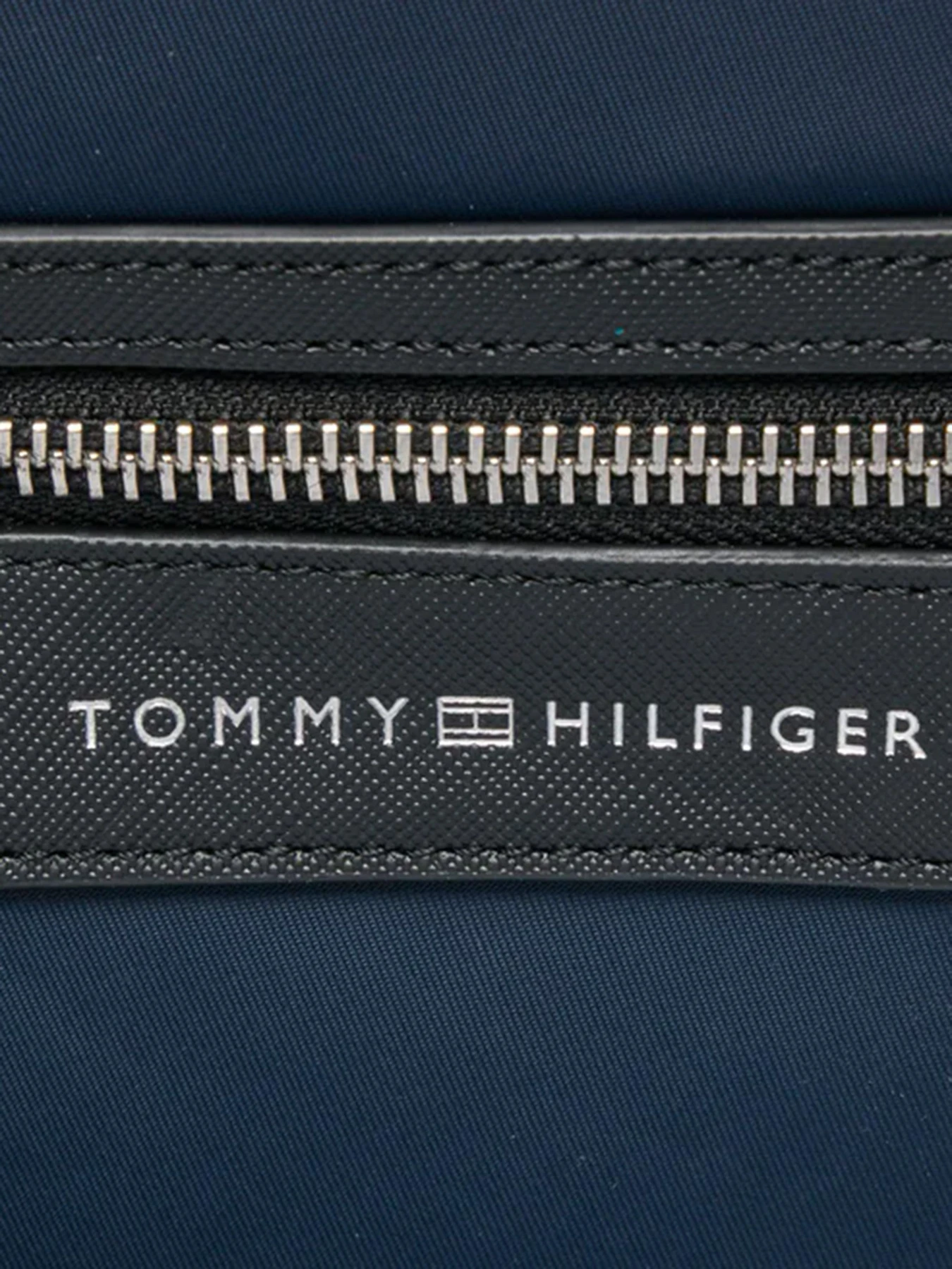 Сумки Tommy Hilfiger модель AM0AM11830-DW6 Сумки Tommy Hilfiger модель AM0AM11830-DW6 Фото