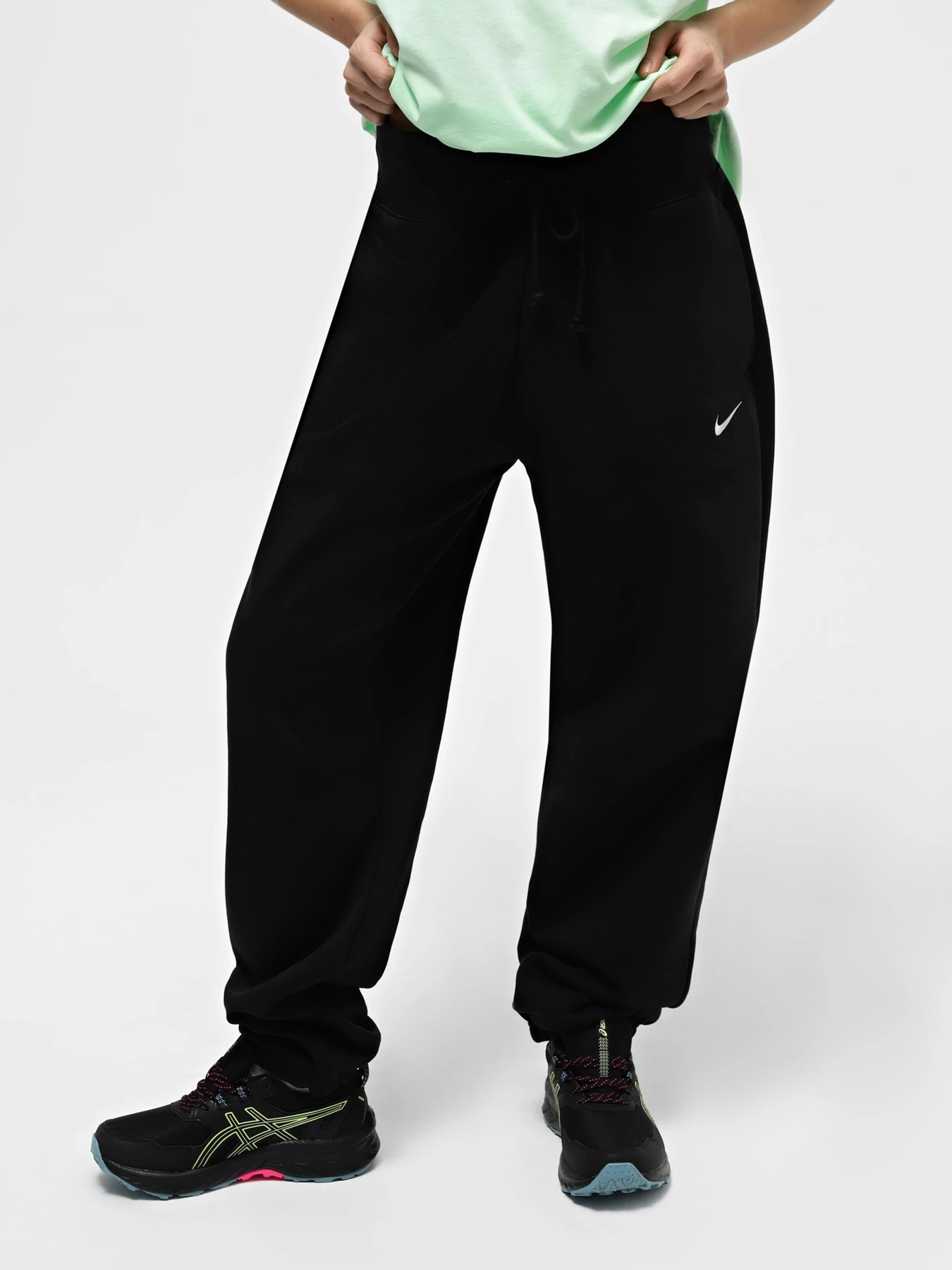 Брюки NIKE модель DQ5887-010 Брюки NIKE модель DQ5887-010 Фото