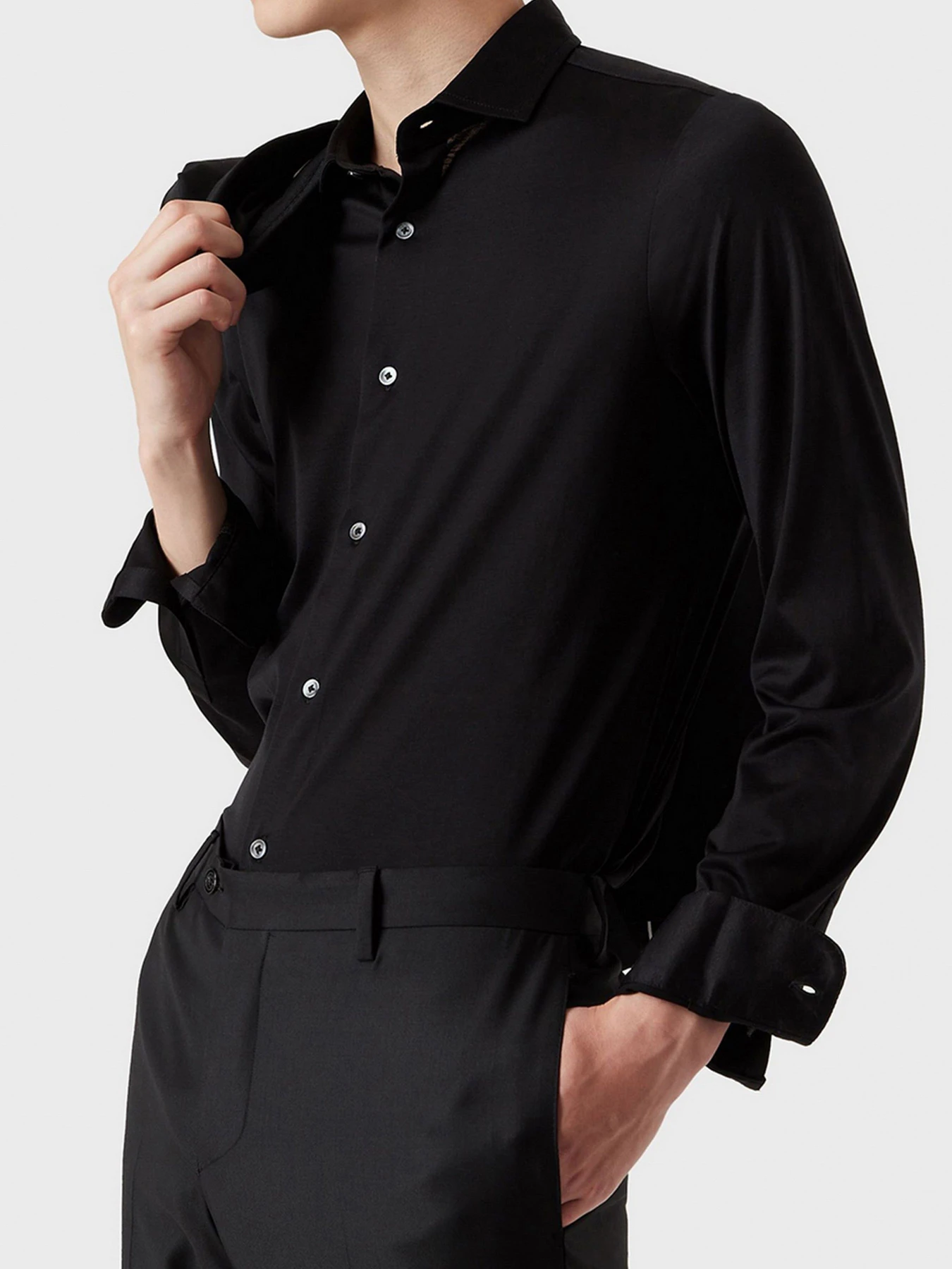 Рубашки Emporio Armani модель 8N1CG1-1JUVZ-0999 Рубашки Emporio Armani модель 8N1CG1-1JUVZ-0999 Фото