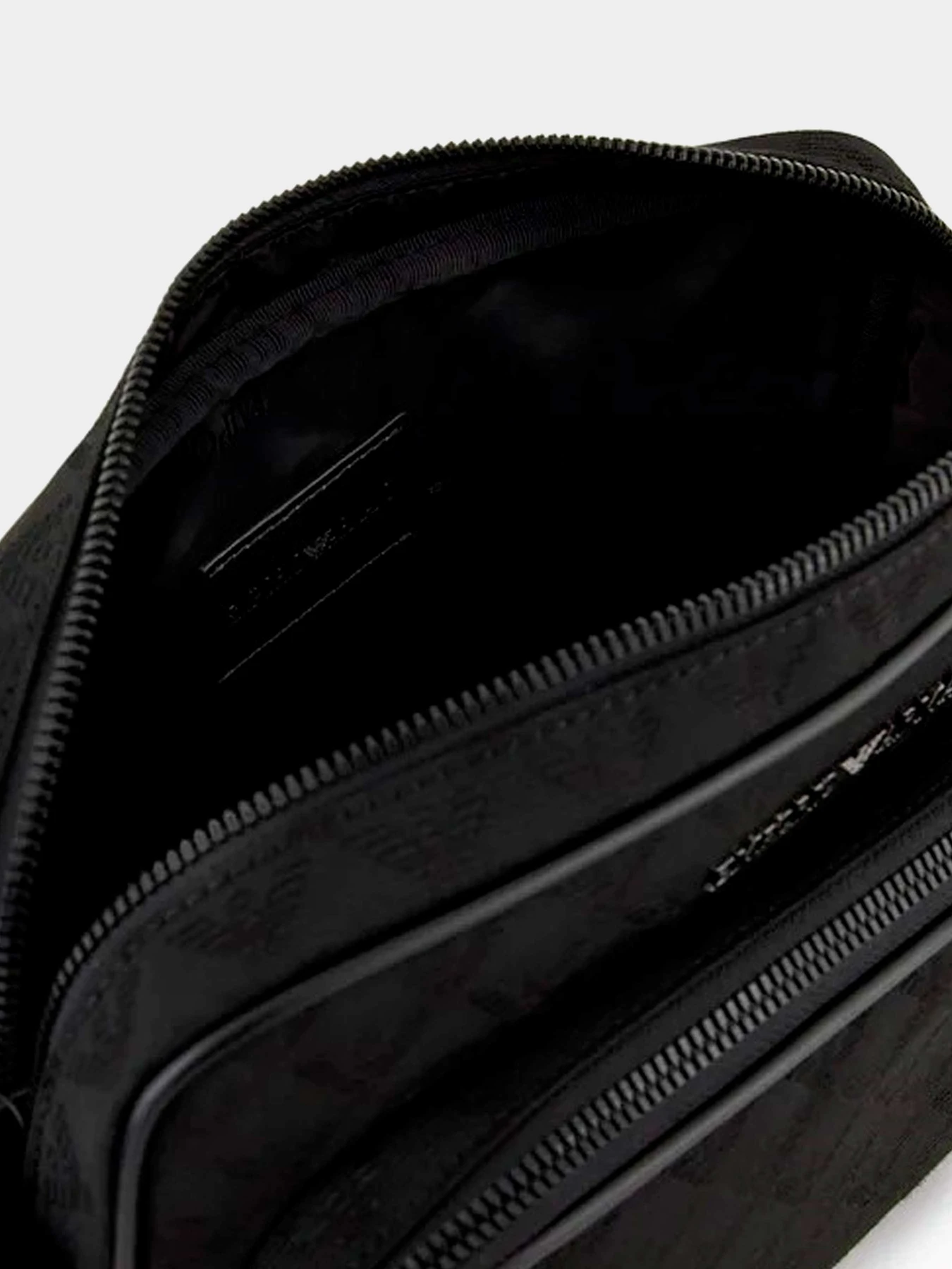 Сумки Emporio Armani модель Y4M403-Y022V-81336 Сумки Emporio Armani модель Y4M403-Y022V-81336 Фото