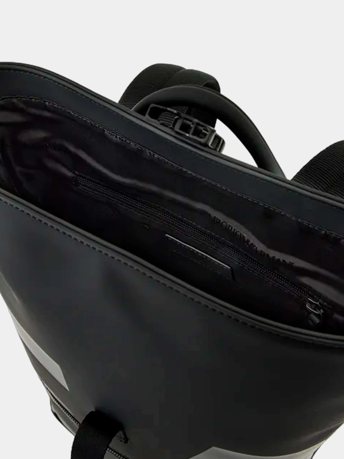 Рюкзаки Emporio Armani модель Y4O440-YQ14V-80651 Рюкзаки Emporio Armani модель Y4O440-YQ14V-80651 Фото