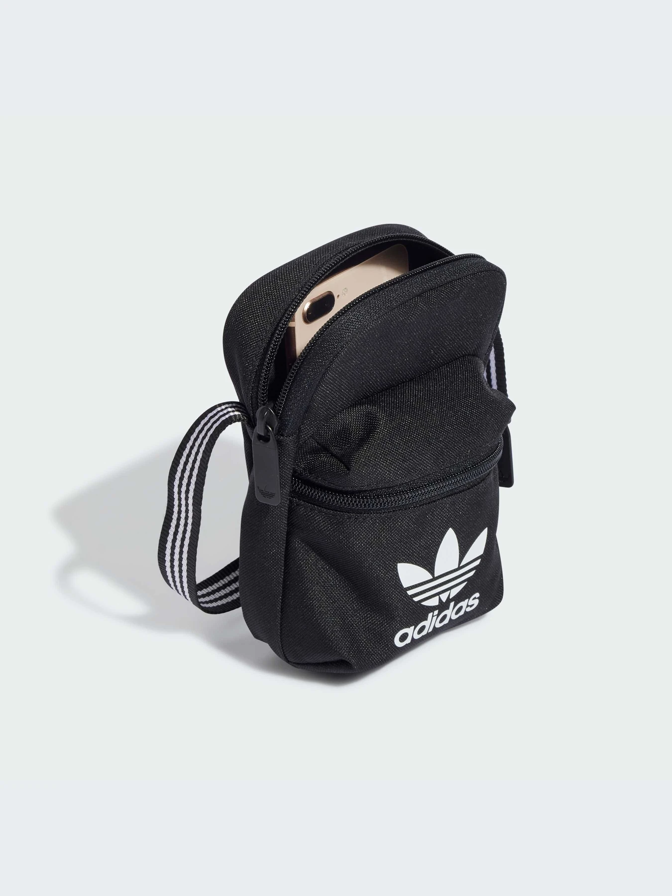 Сумки Adidas Adicolor модель IJ0765-KZ Сумки Adidas Adicolor модель IJ0765-KZ Фото