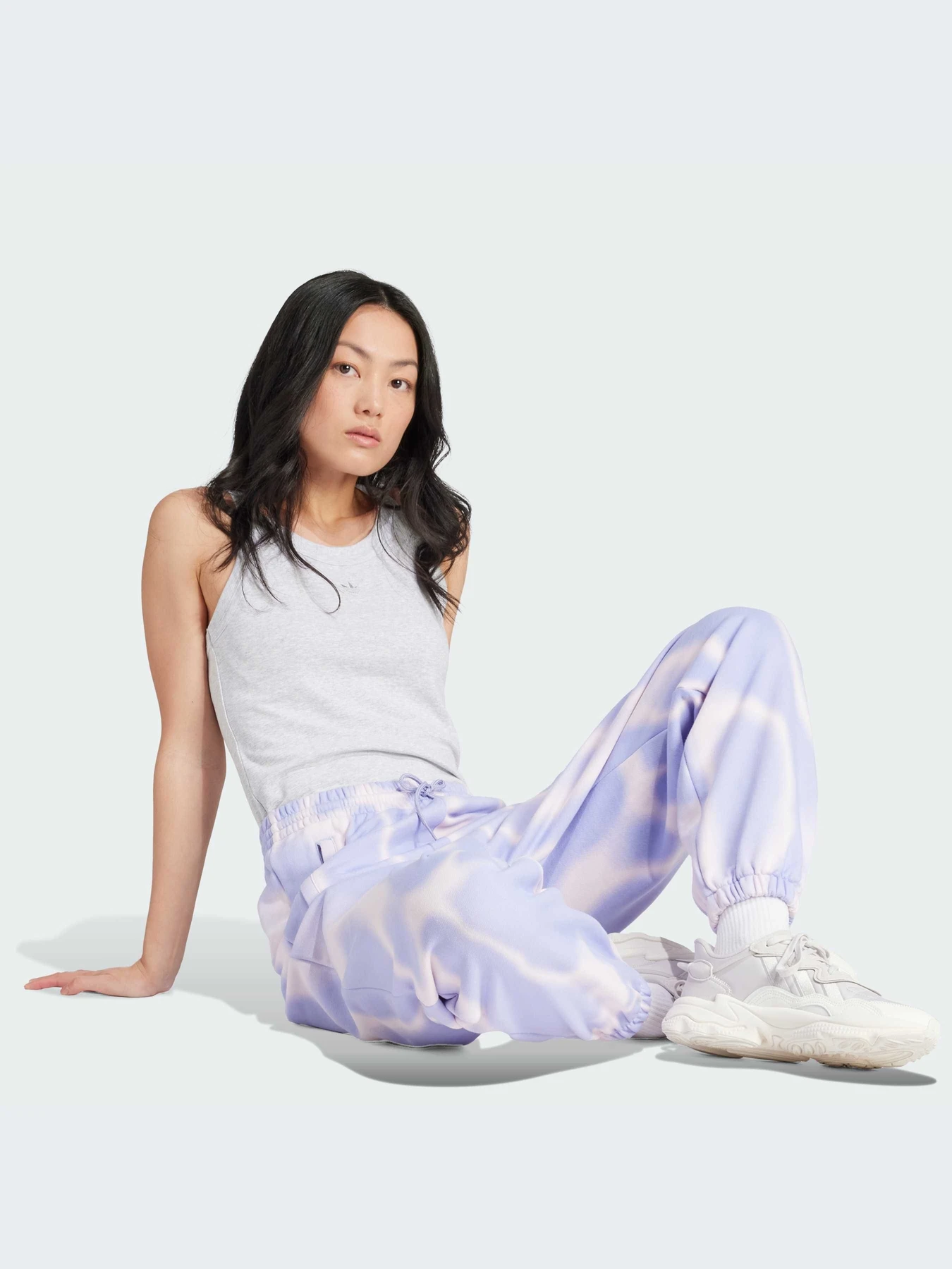 Брюки Adidas Graphics модель IS2490-KZ Брюки Adidas Graphics модель IS2490-KZ Фото