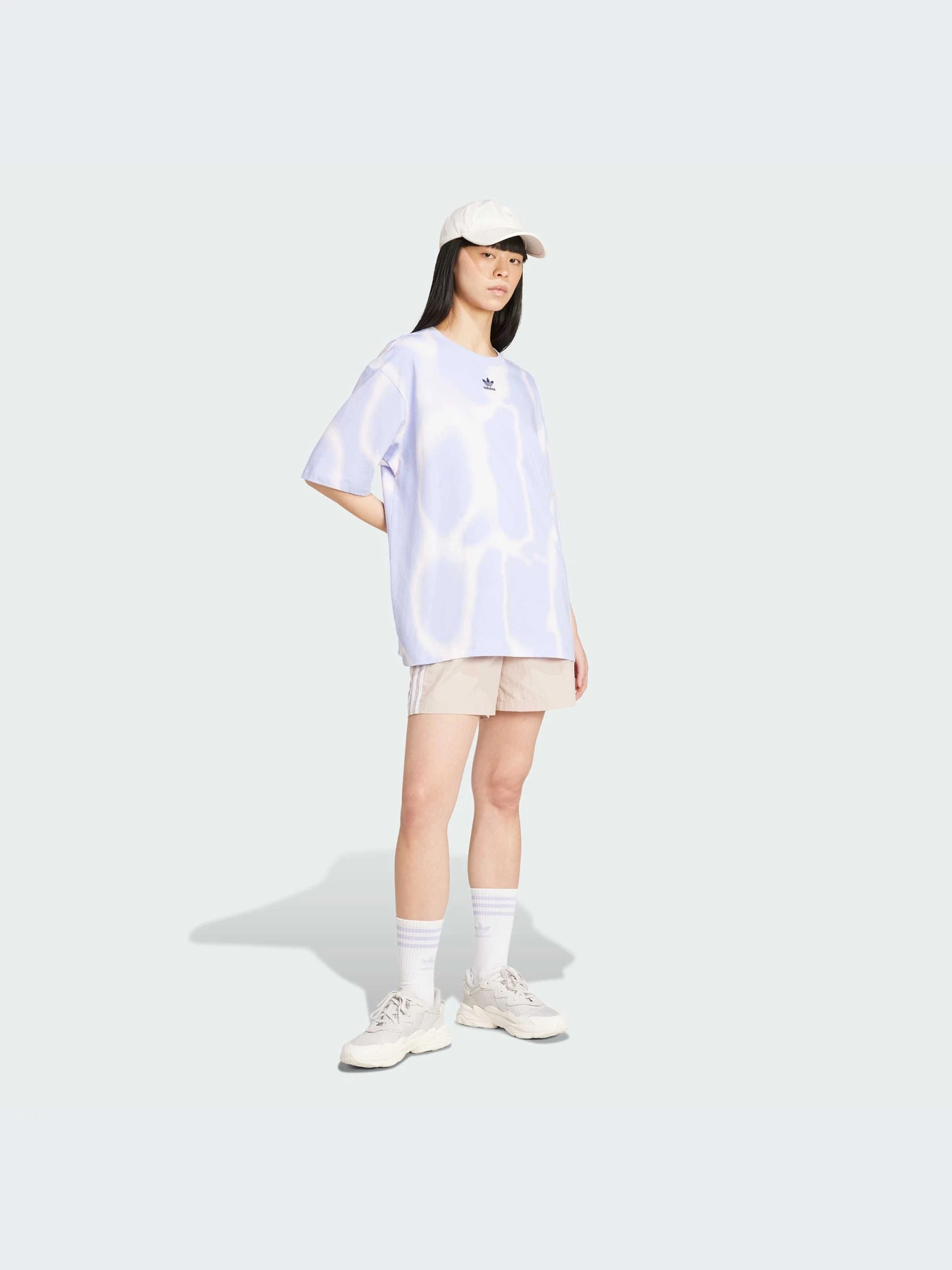 Футболки и поло Adidas Graphics модель IS2488-KZ Футболки и поло Adidas Graphics модель IS2488-KZ Фото