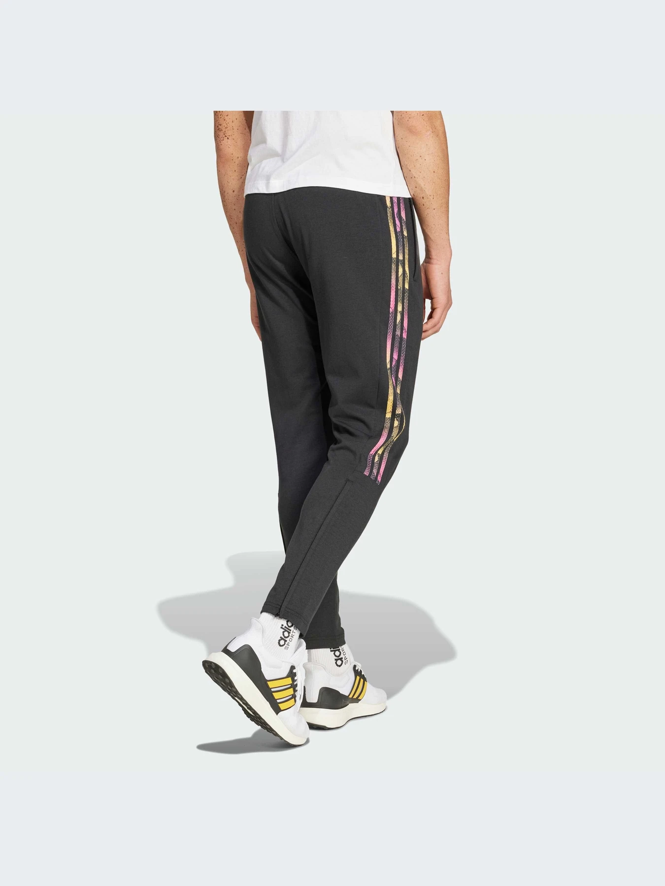 Брюки Adidas Tiro модель IP3788-KZ Брюки Adidas Tiro модель IP3788-KZ Фото