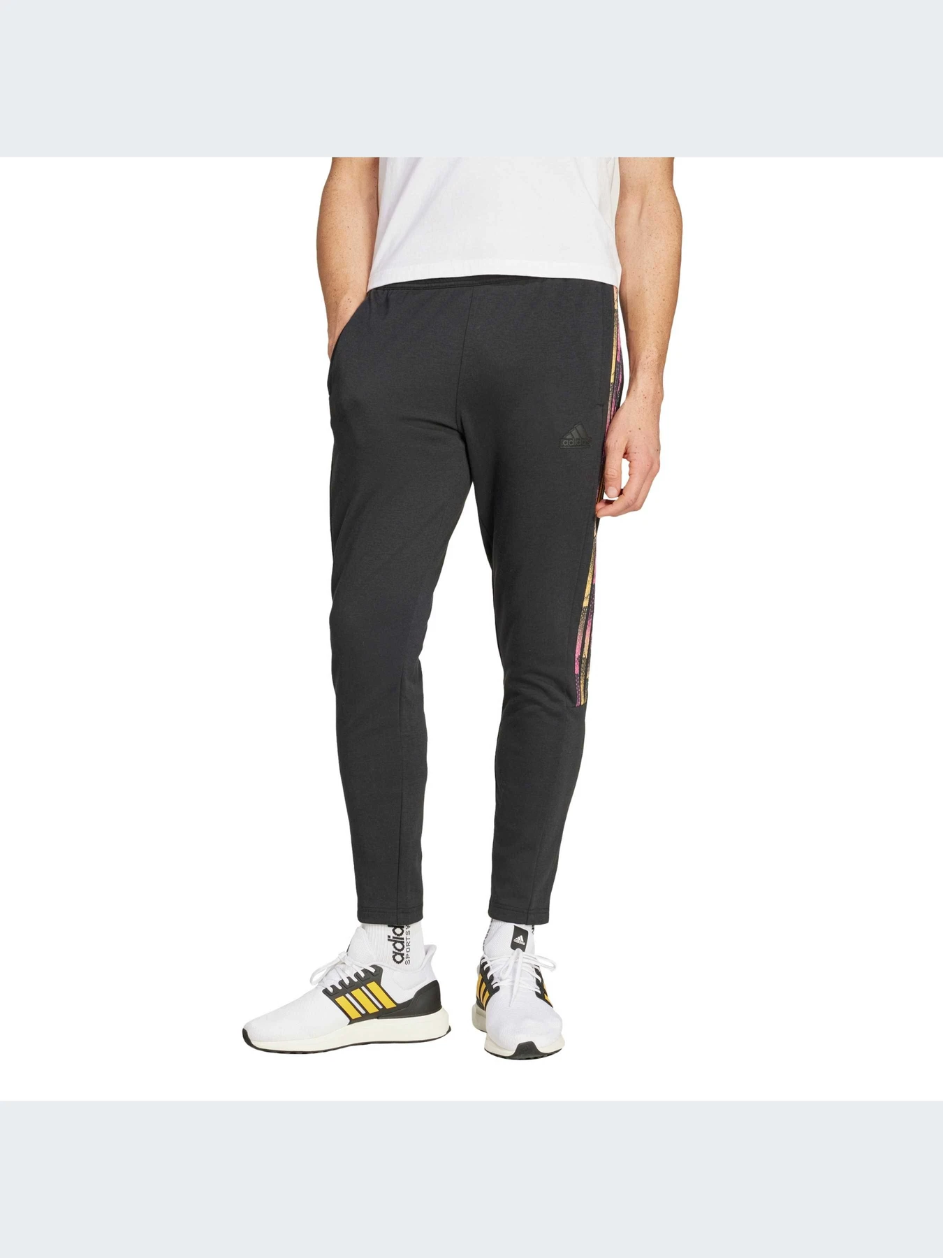 Брюки Adidas Tiro модель IP3788-KZ Брюки Adidas Tiro модель IP3788-KZ Фото