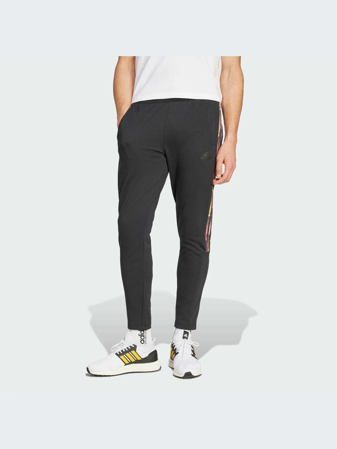 Брюки Adidas Tiro модель IP3788-KZ Брюки Adidas Tiro модель IP3788-KZ Фото