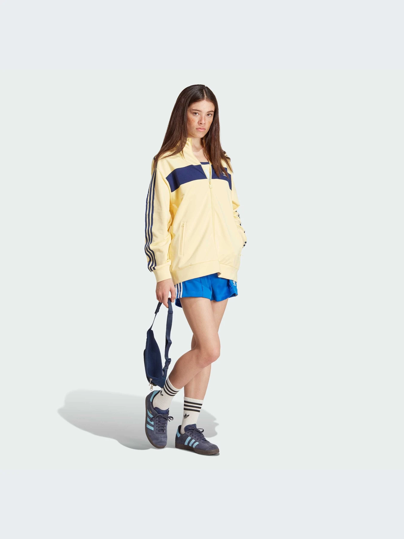 Худи и свитшоты Adidas модель IT9840-KZ Худи и свитшоты Adidas модель IT9840-KZ Фото