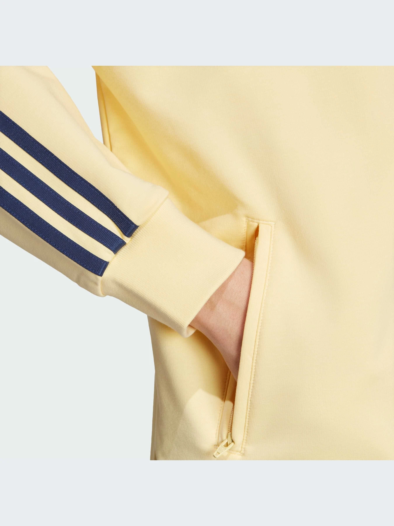 Худи и свитшоты Adidas модель IT9840-KZ Худи и свитшоты Adidas модель IT9840-KZ Фото