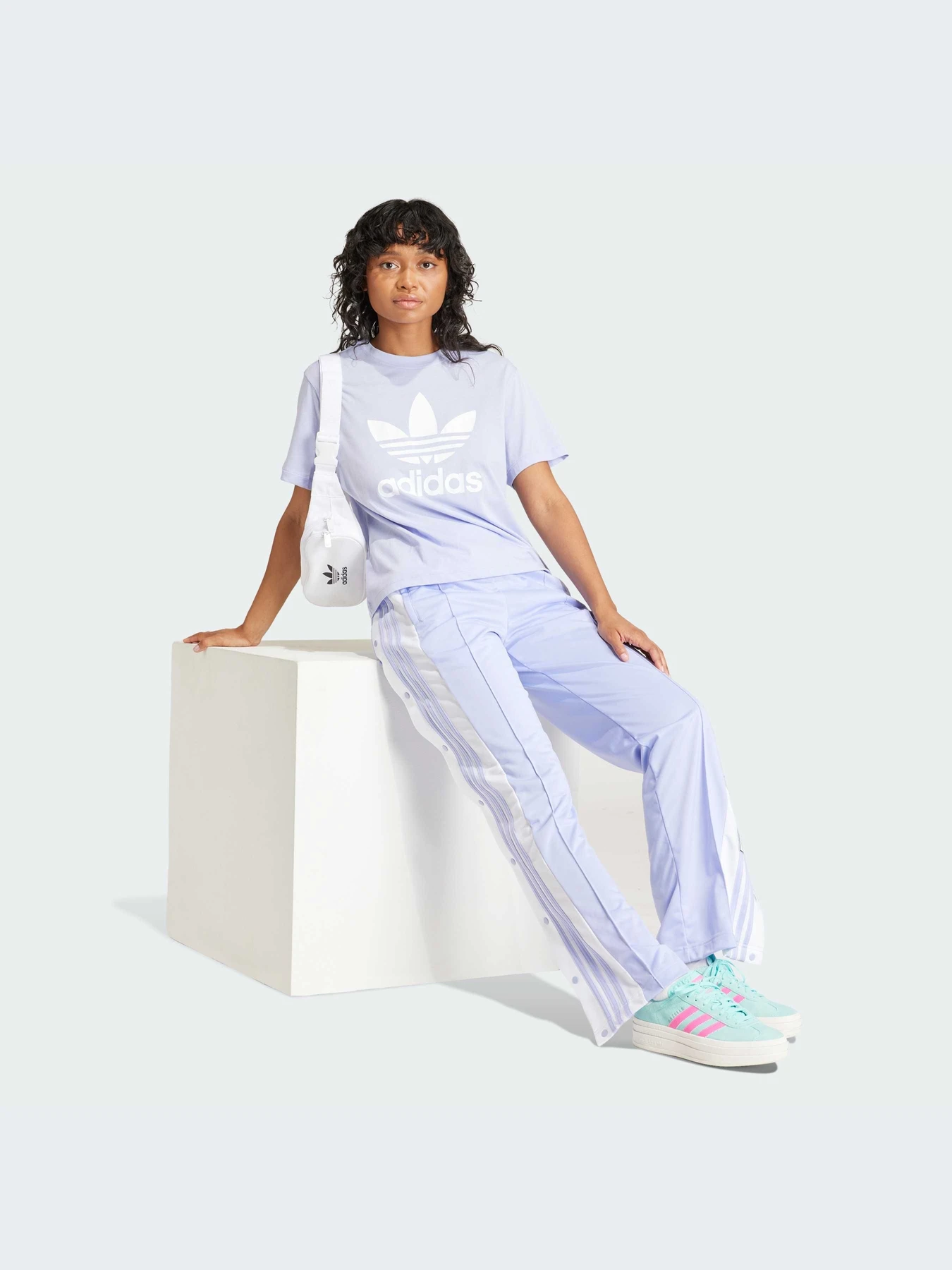 Футболки и поло Adidas Adicolor модель IN8439-KZ Футболки и поло Adidas Adicolor модель IN8439-KZ Фото